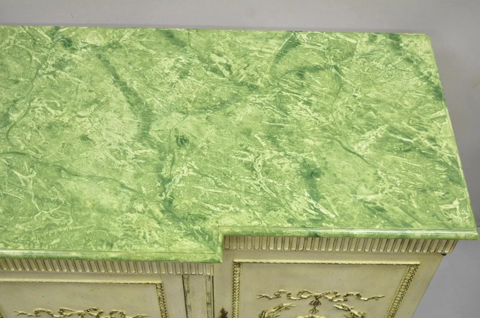 Neoclassico Credenza buffet neoclassica italiana d'epoca con piano in finto marmo verde in vendita