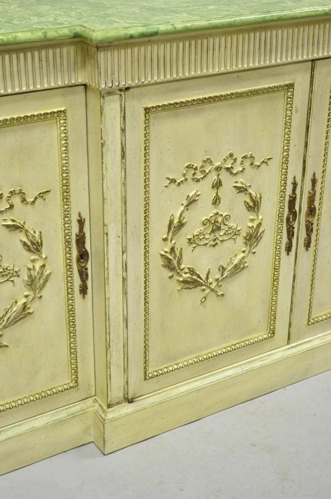 Credenza buffet neoclassica italiana d'epoca con piano in finto marmo verde In condizioni buone in vendita a Philadelphia, PA