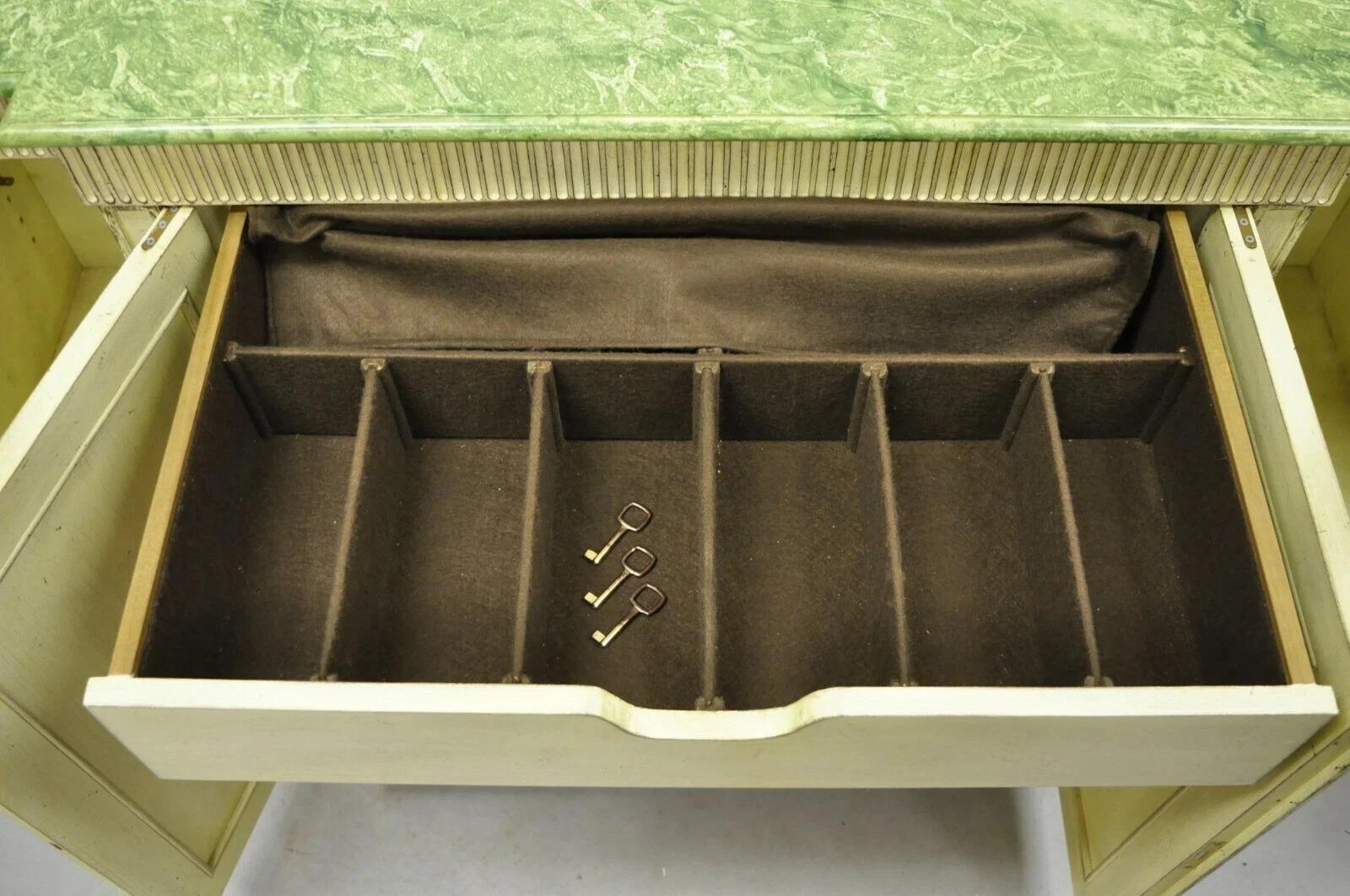 Credenza buffet neoclassica italiana d'epoca con piano in finto marmo verde in vendita 1