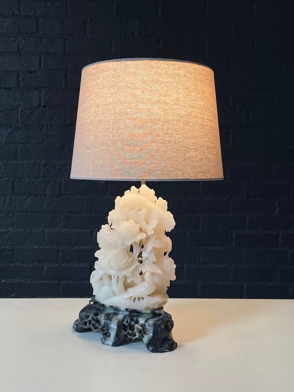 Vintage Italian Neoclassical Carved Alabaster Table Lamp w/ Floral & Bird Motif In Good Condition For Sale In Los Angeles, CA