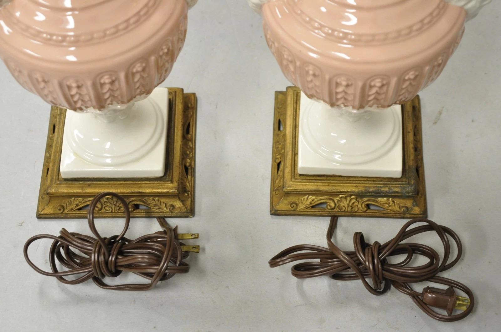 Vintage Italian Neoclassical Lámparas de sobremesa de porcelana rosa con hombre barbudo, Pareja en venta 3