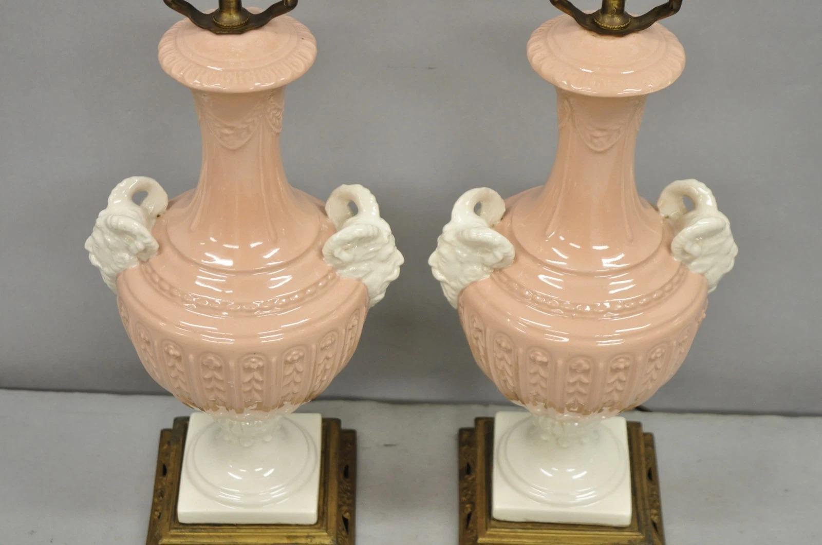 Vintage Italian Neoclassical Lámparas de sobremesa de porcelana rosa con hombre barbudo, Pareja en venta 5