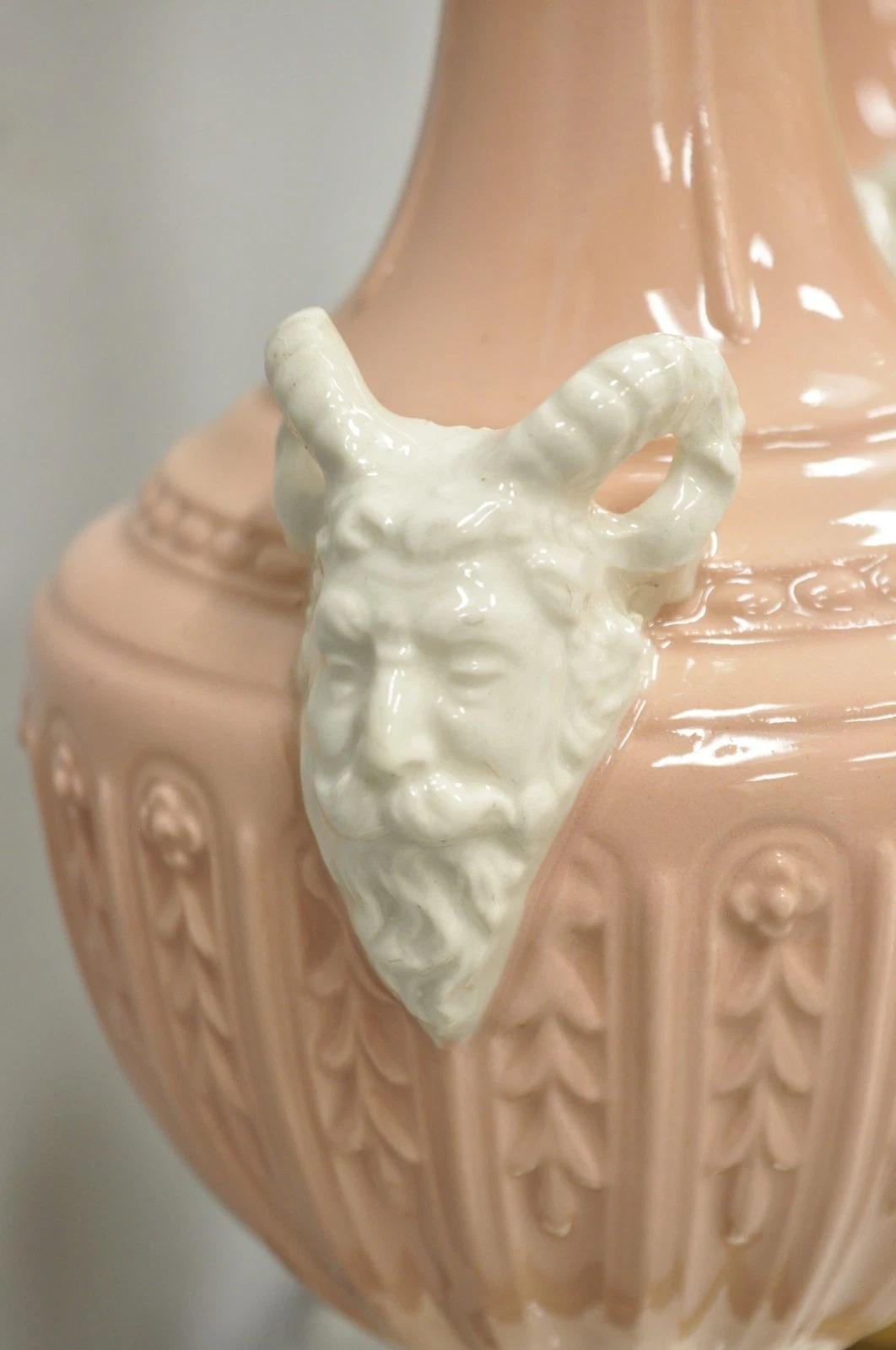 Vintage Italian Neoclassical Lámparas de sobremesa de porcelana rosa con hombre barbudo, Pareja Desconocido en venta