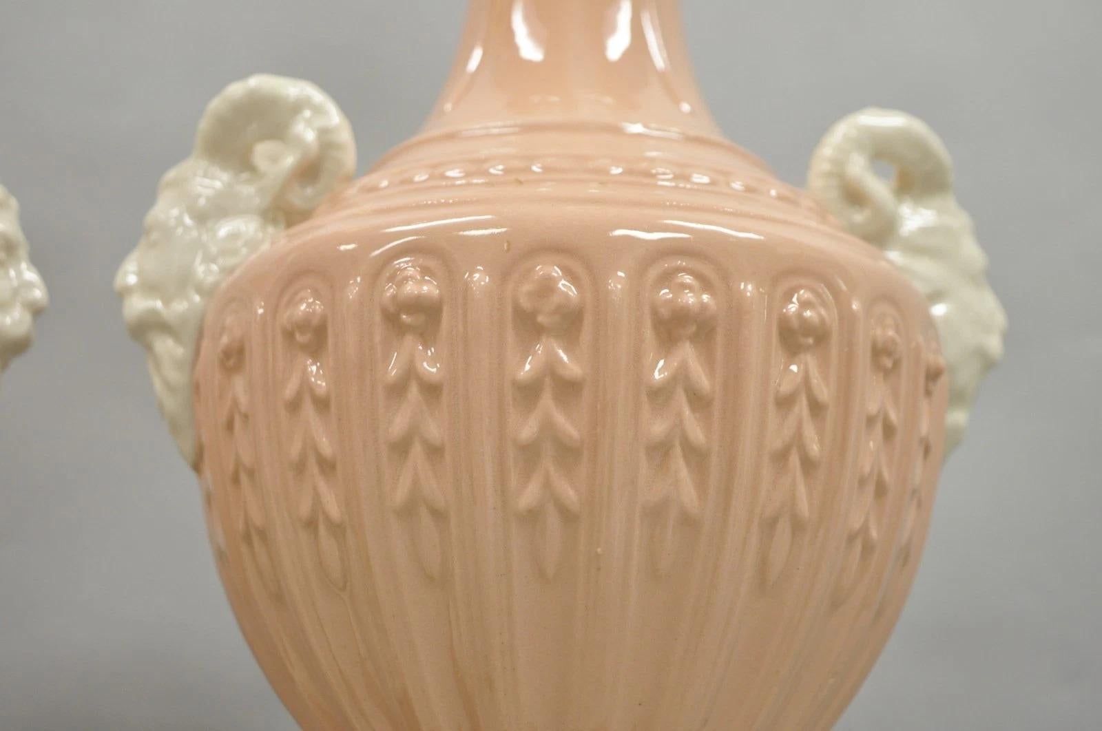 Vintage Italian Neoclassical Lámparas de sobremesa de porcelana rosa con hombre barbudo, Pareja siglo XX en venta