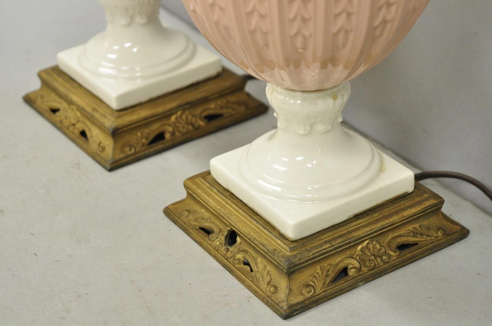Vintage Italian Neoclassical Lámparas de sobremesa de porcelana rosa con hombre barbudo, Pareja en venta 1
