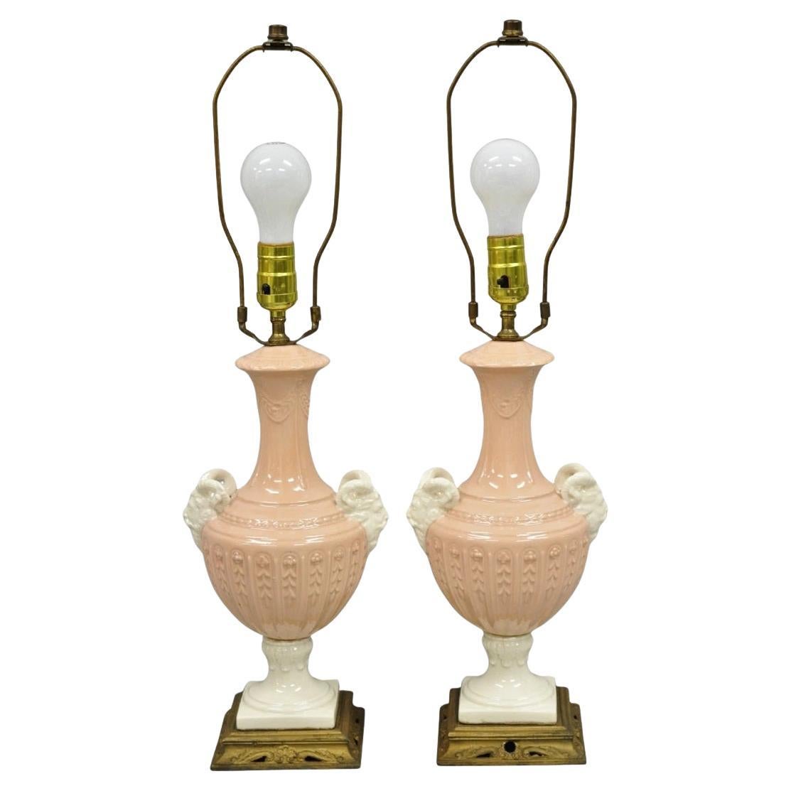 Vintage Italian Neoclassical Lámparas de sobremesa de porcelana rosa con hombre barbudo, Pareja en venta
