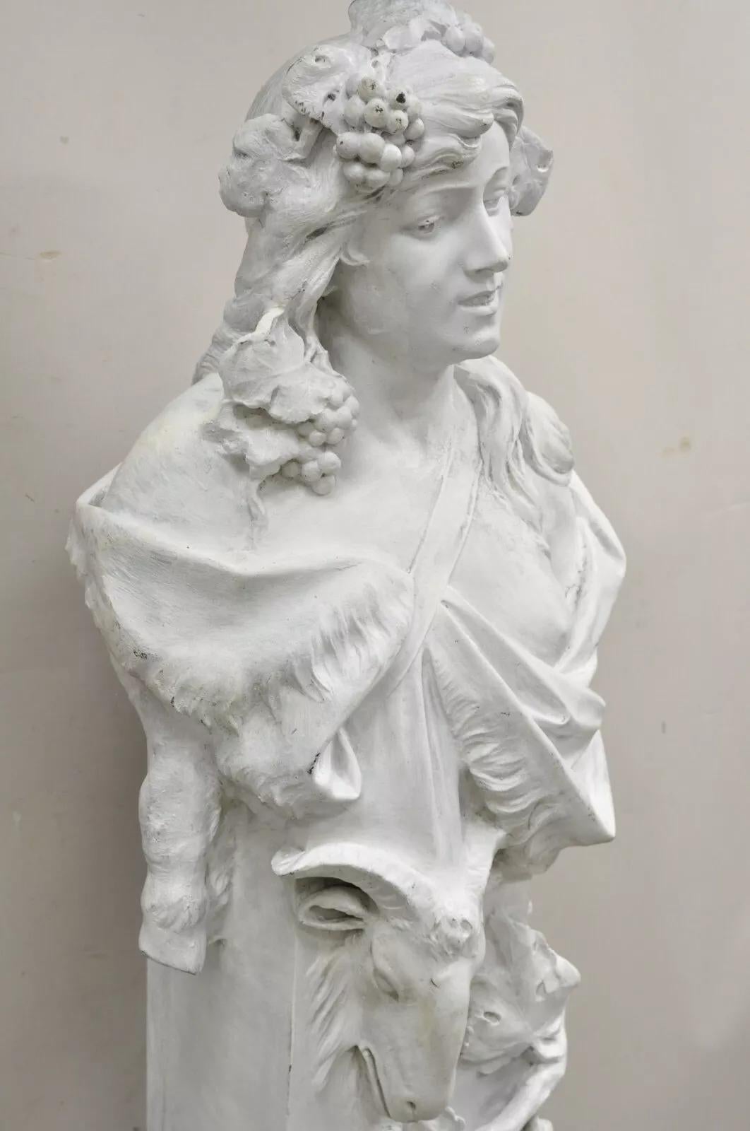 Statue d'automne 58 pouces de style néoclassique italien en fibre de verre féminin Herm Autumn en vente 4