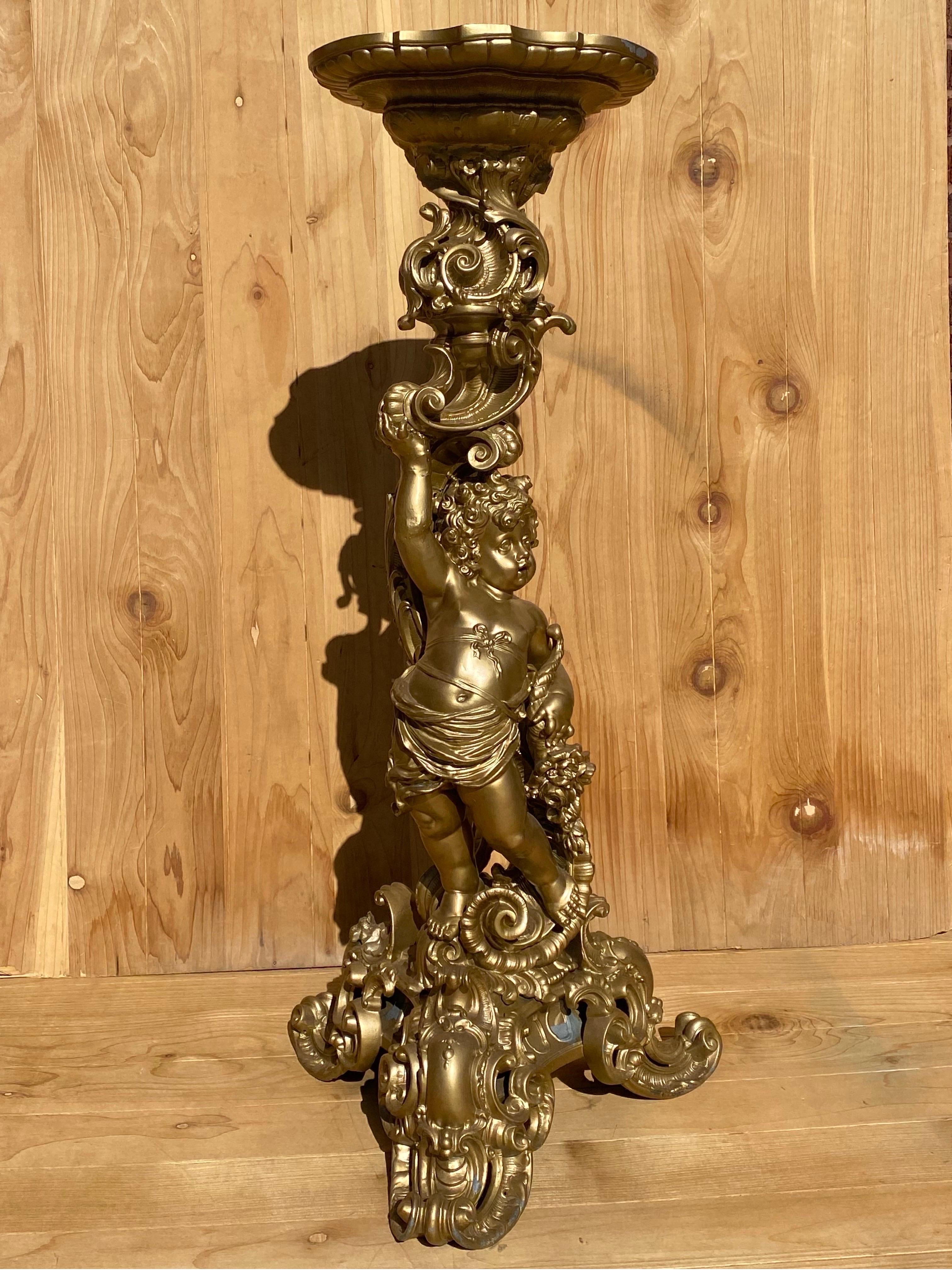 Vintage Italian Neoclassical Style Gold Ornate Cherub Putti Pedestal Plant Stand In Good Condition For Sale In Chicago, IL