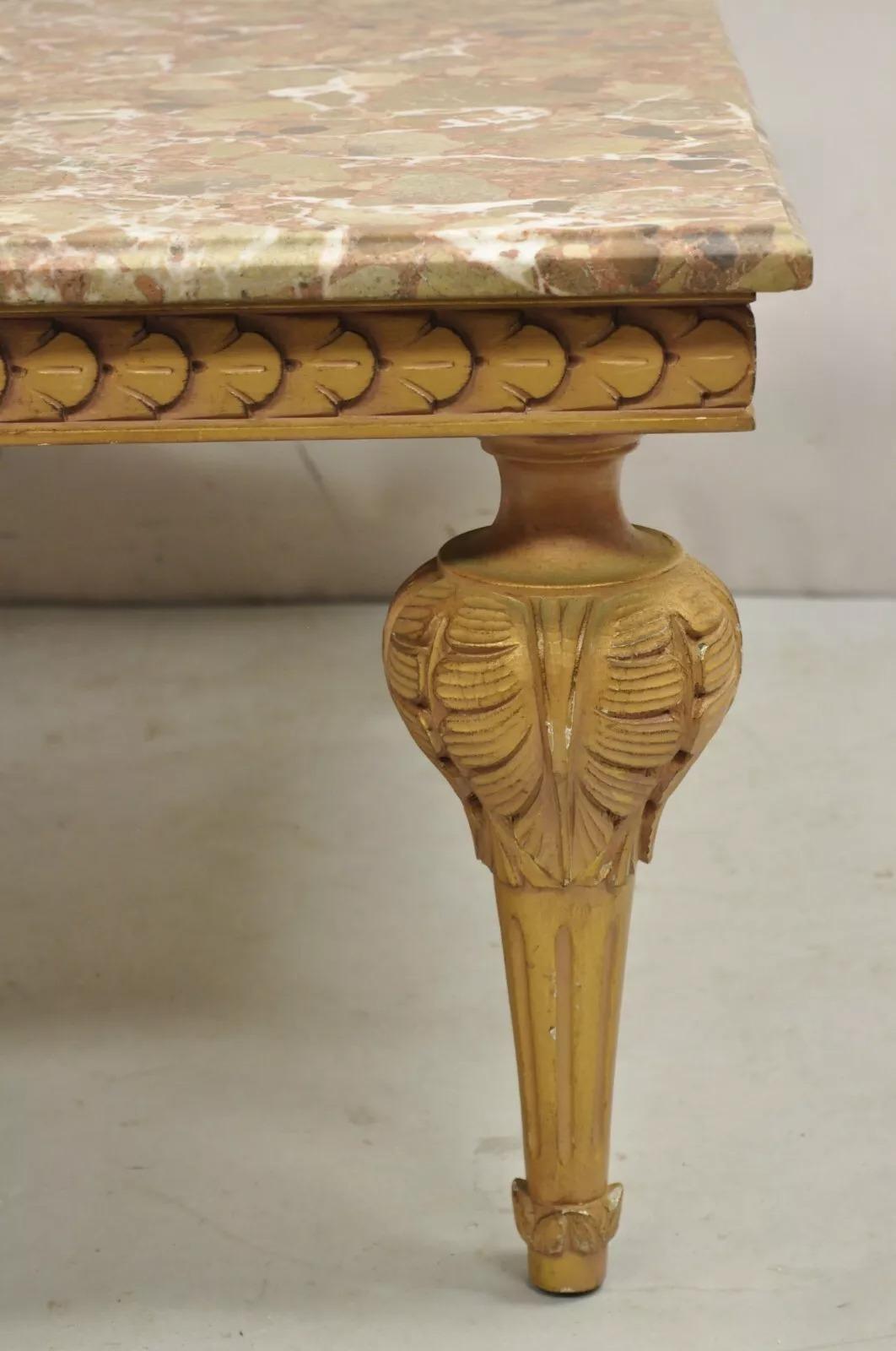 Inconnu Table basse carrée italienne de style néoclassique rose et rouge en vente