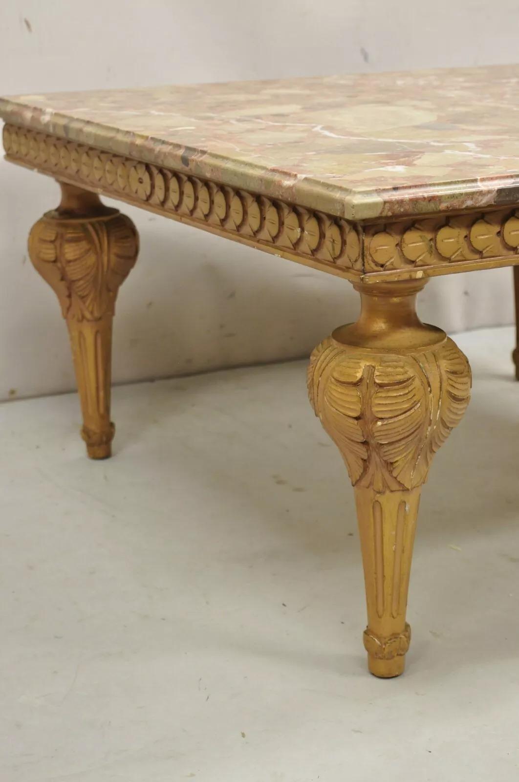 20ième siècle Table basse carrée italienne de style néoclassique rose et rouge en vente