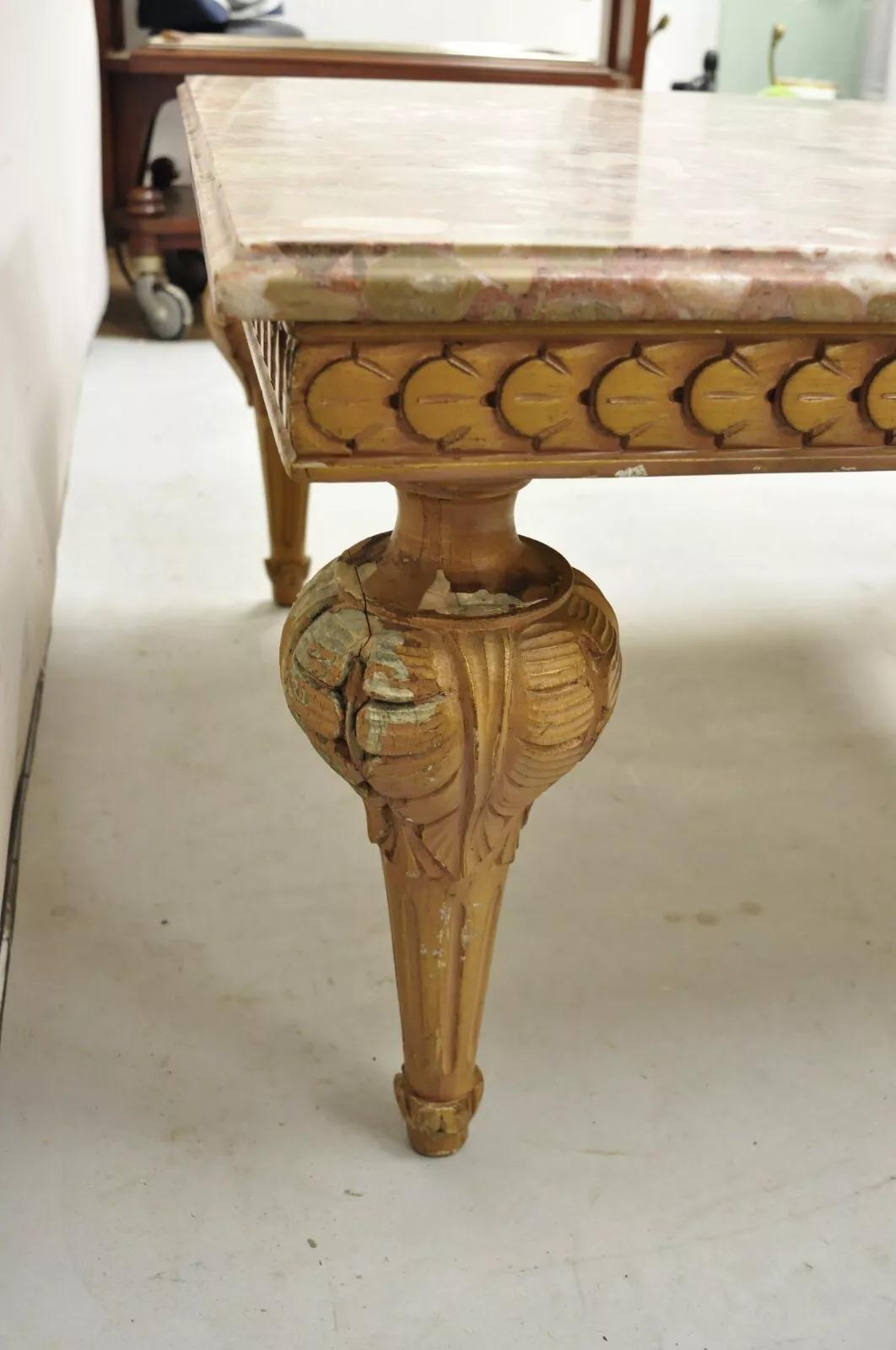 Marbre Table basse carrée italienne de style néoclassique rose et rouge en vente