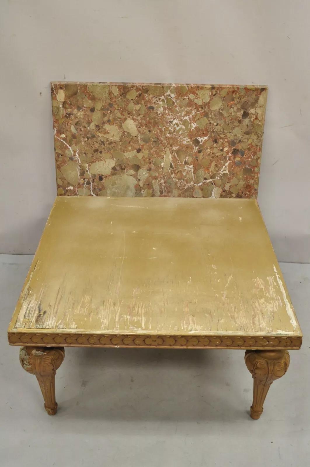Table basse carrée italienne de style néoclassique rose et rouge en vente 1