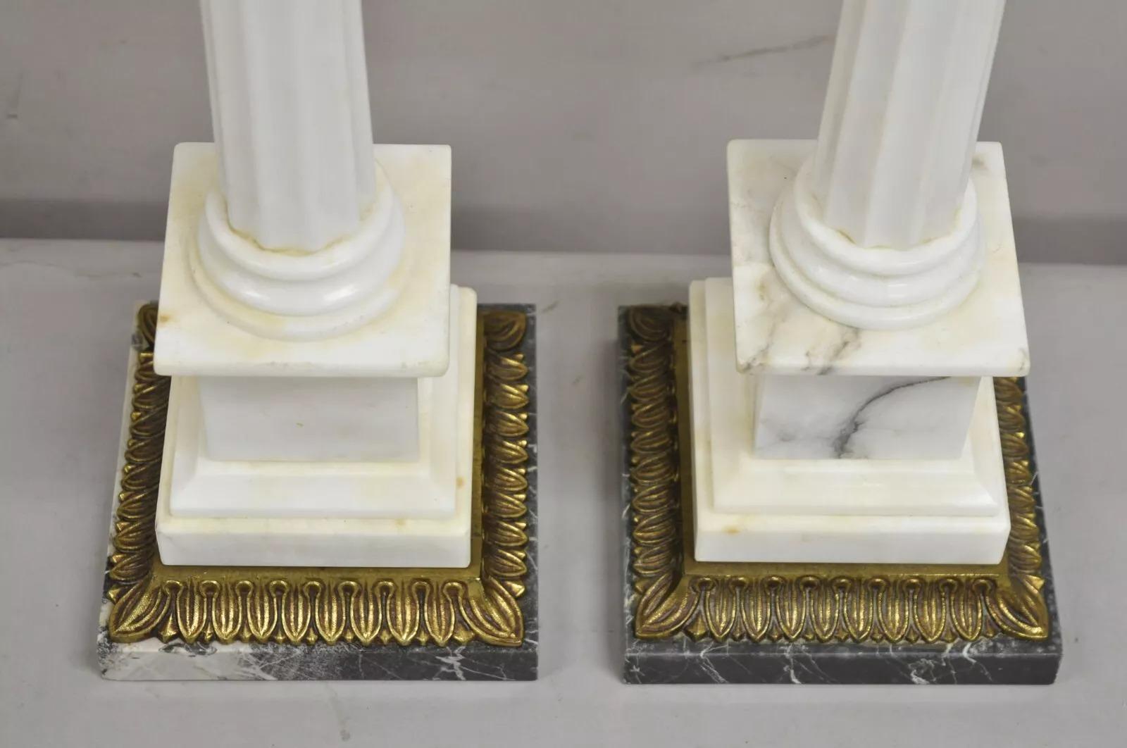 Vintage Italian Neoclassical White Marble Column Form Table Lamps - a Pair en venta 1