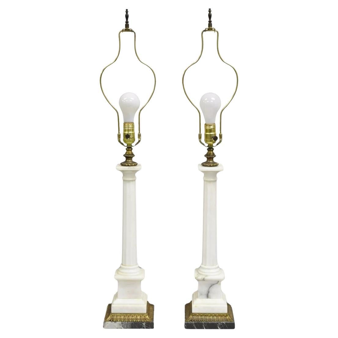 Italienische neoklassizistische Säulen-Tischlampen aus weißem Marmor in Säulenform, Vintage, Paar