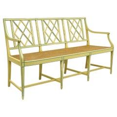 Vieille banquette de banquette néoclassique italienne peinte en jaune avec assise en rotin