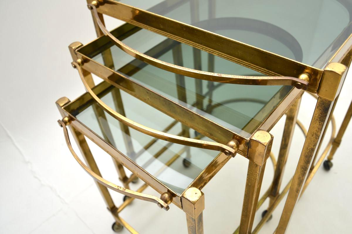 Ensemble de tables italiennes vintage en laiton en vente 4