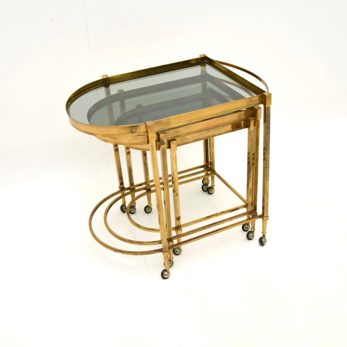 Ensemble de tables italiennes vintage en laiton Bon état - En vente à London, GB