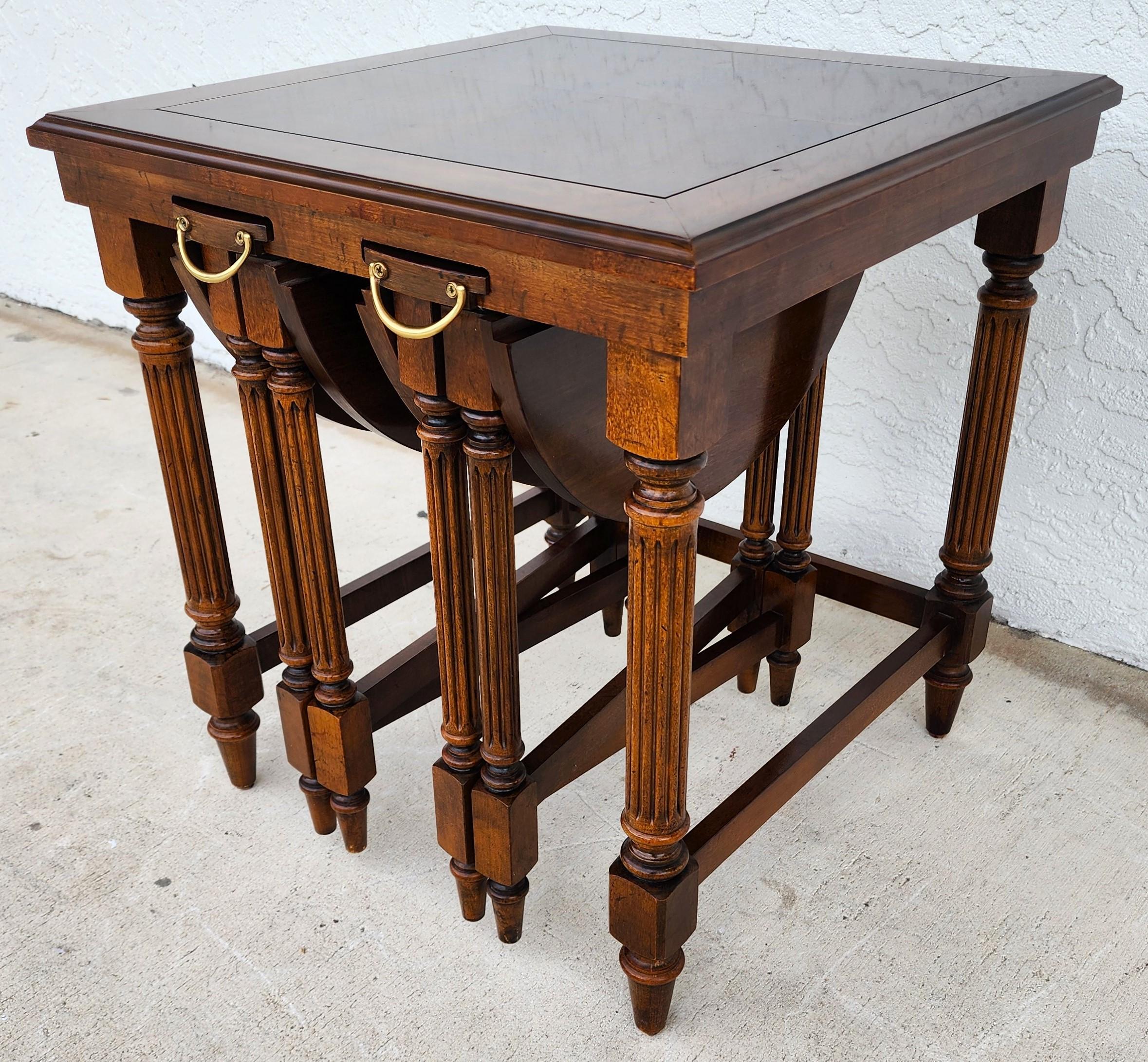 Mesas nido italianas vintage de Gordons Fine Furniture Estadounidense en venta