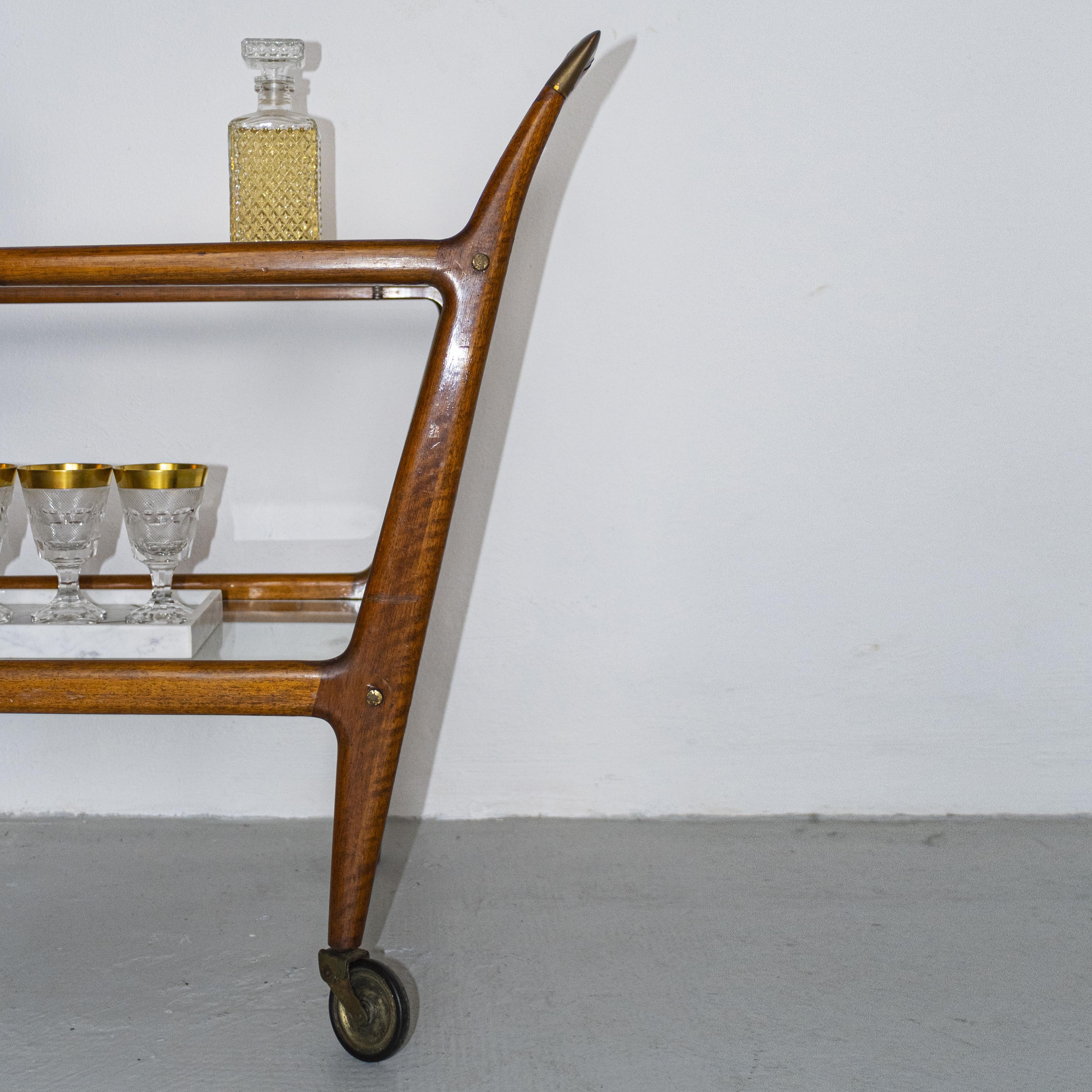 Chariot de bar italien vintage Number 58 en bois et verre par Ico Parisi pour De Baggis État moyen - En vente à Milano, IT