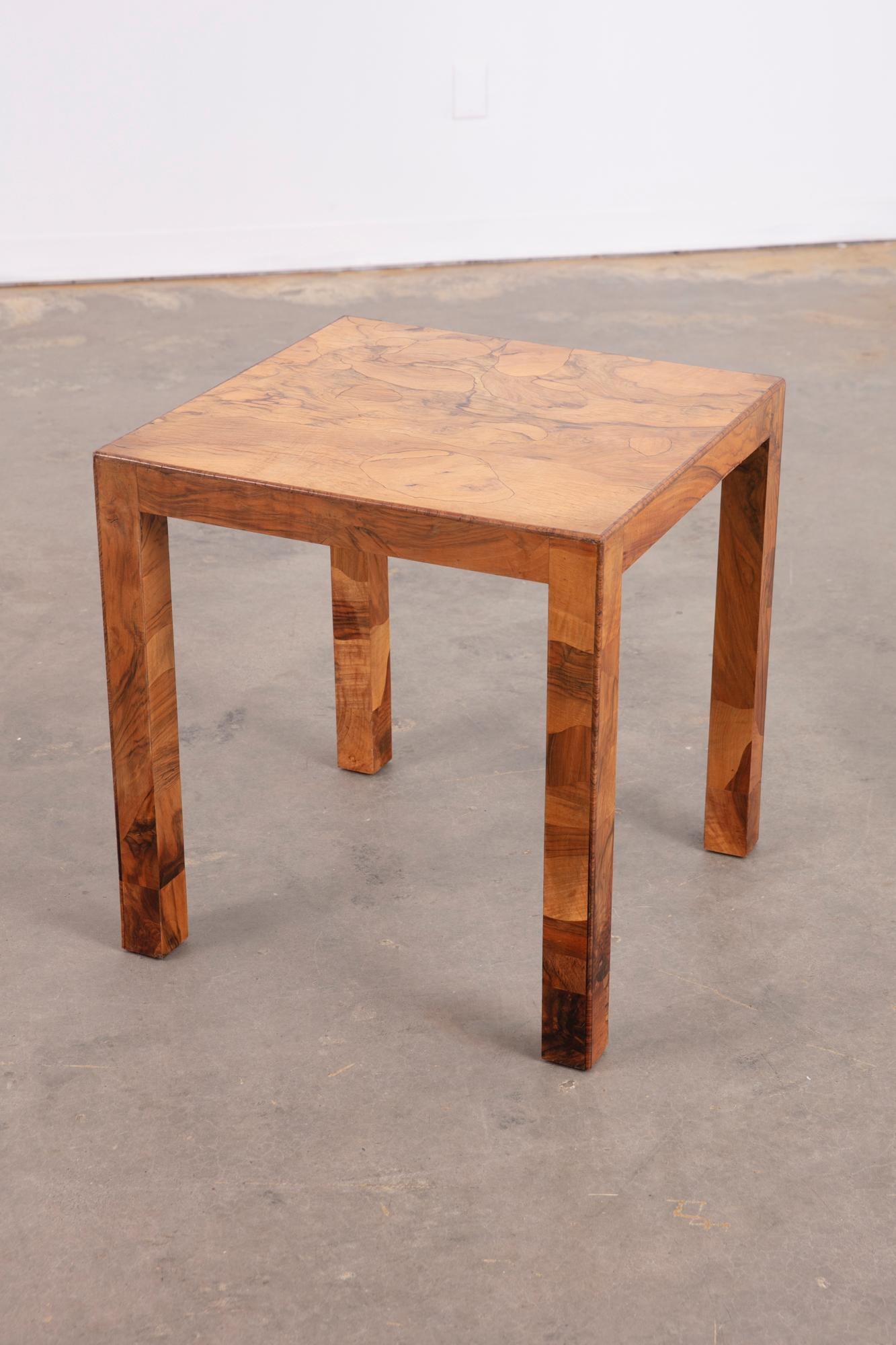 20ième siècle Vintage Italian Olive Parsons Style Side Table en vente