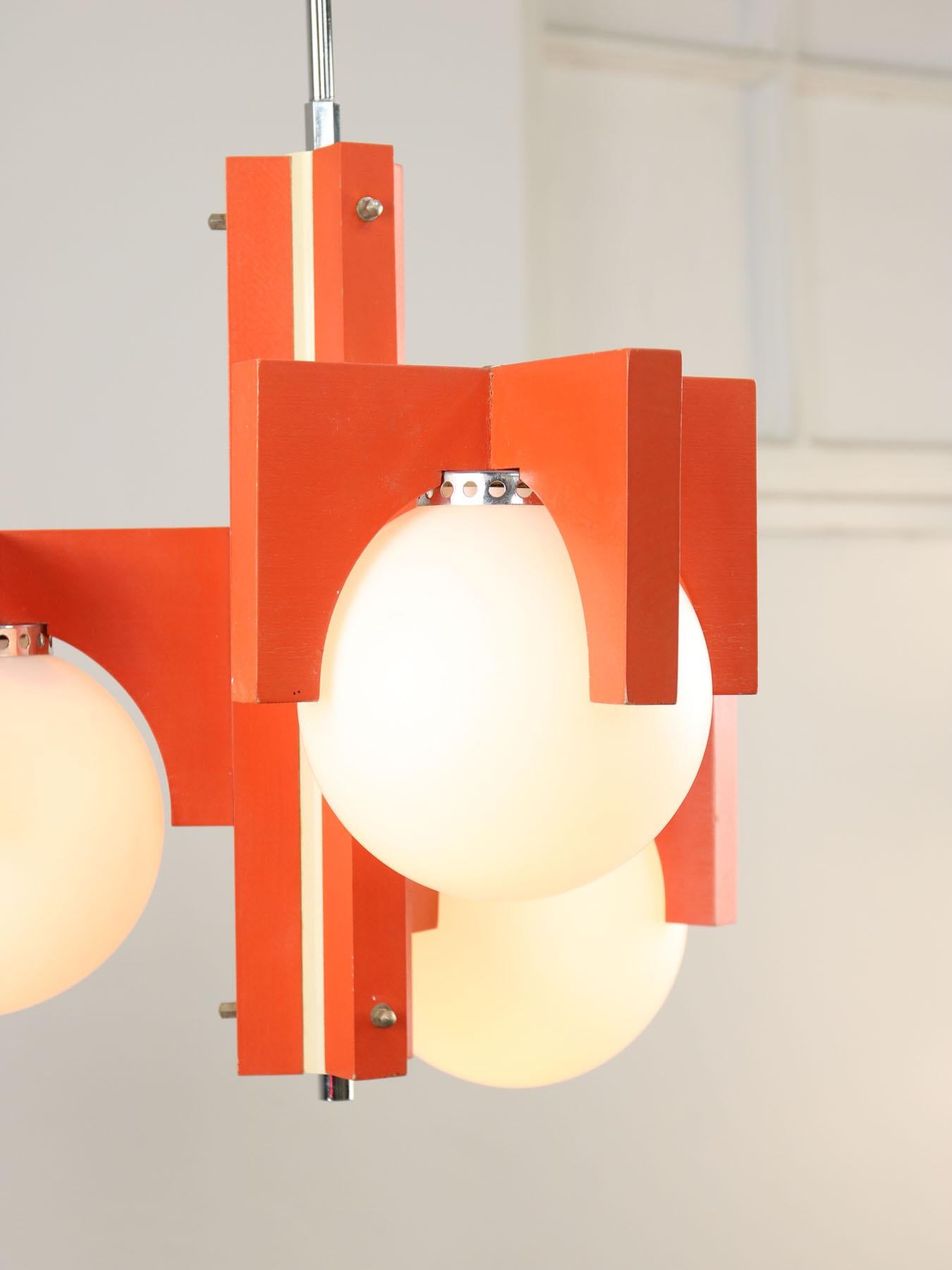 Lustre italien vintage orange et opaline, années 1970 Bon état - En vente à Ljubljana, SI