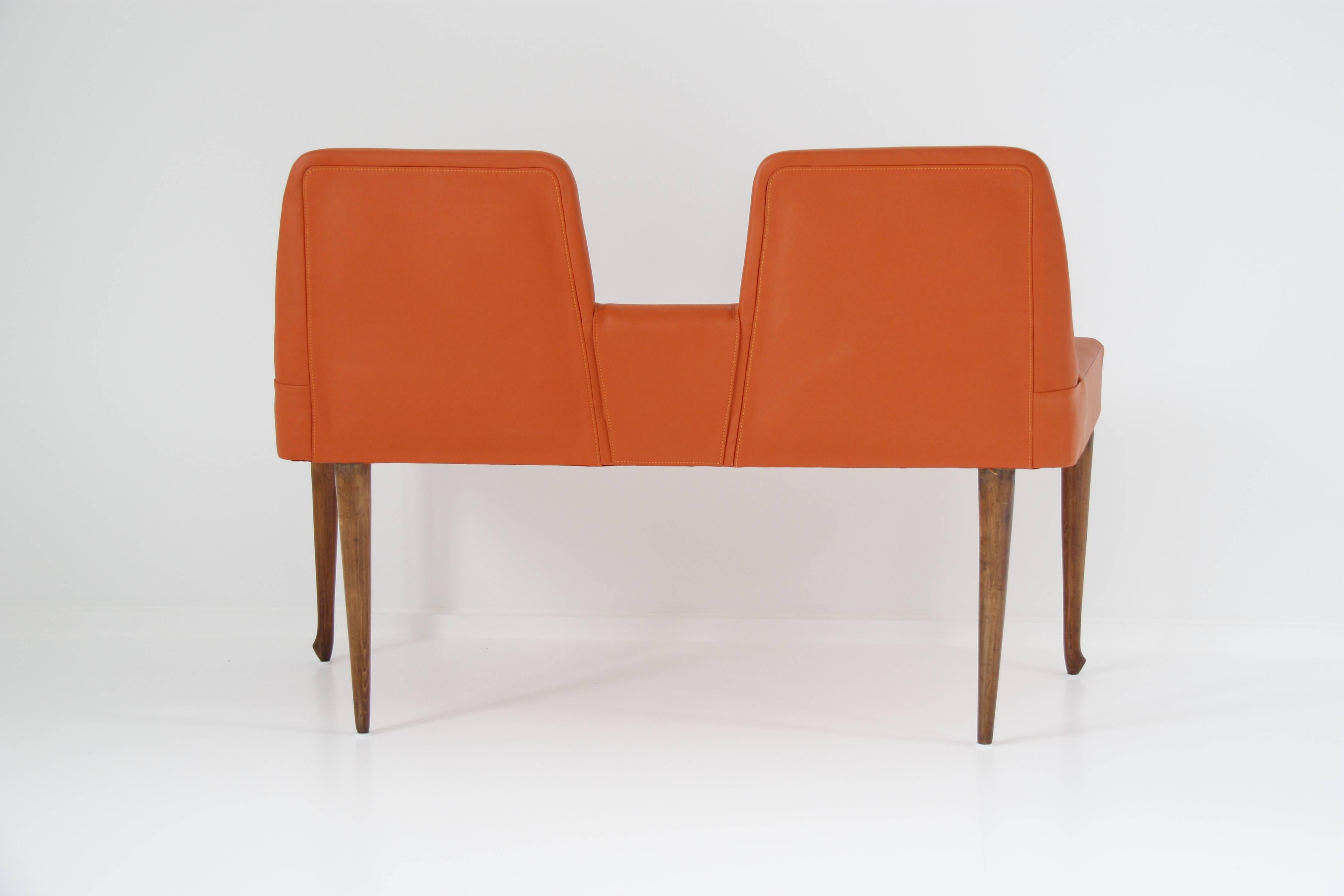 Vintage bench upholstery with orange leather, the feet are in clear polished wood, unknown designer, Italy, circa 1960.
Measures: H 72 cm, 115 cm x 43 cm.