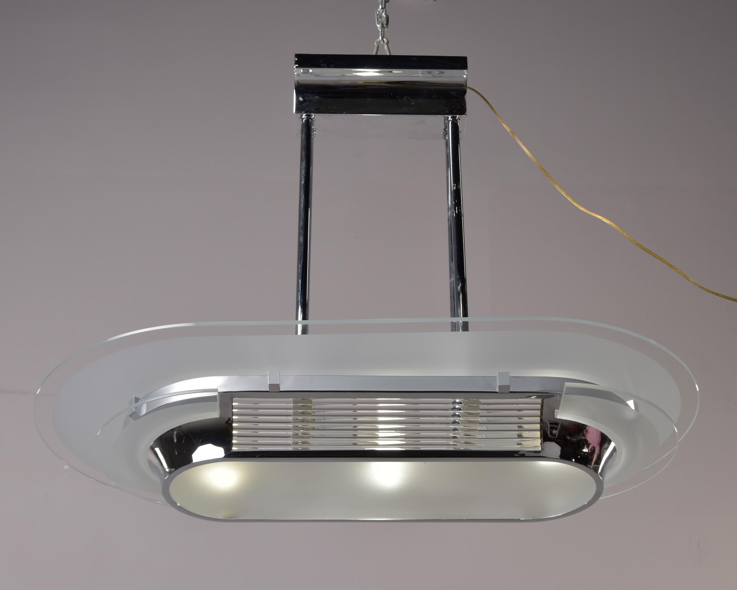 Italiano Lampada a sospensione ovale italiana vintage in stile Art Déco in vendita