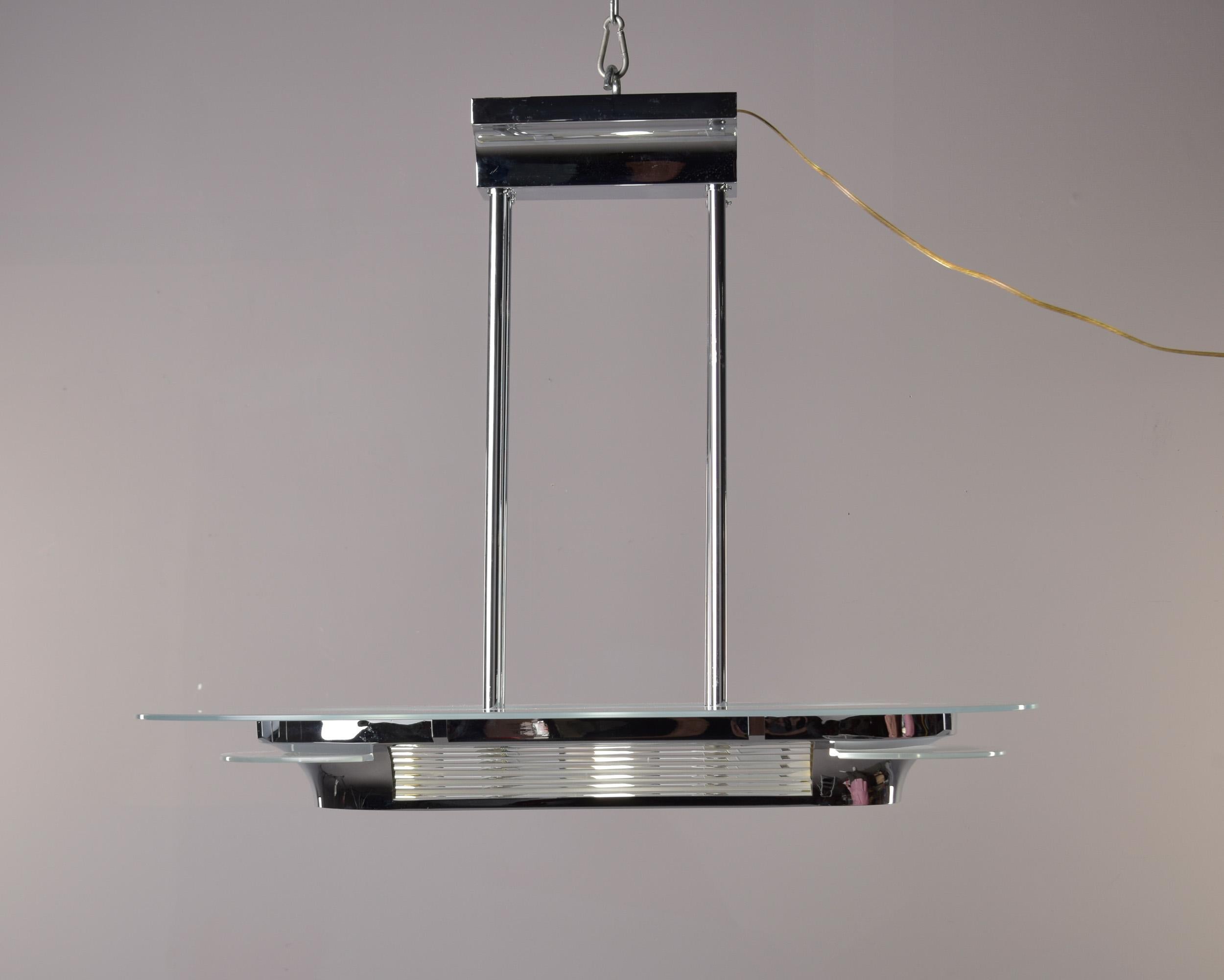 Lampada a sospensione ovale italiana vintage in stile Art Déco In condizioni buone in vendita a Troy, MI