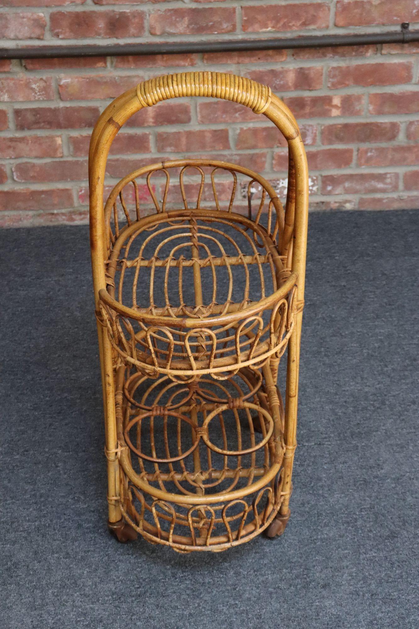 Vintage Italian Oval Bar Cart / Trolley on Caster Wheels in Bamboo and Rattan In Good Condition For Sale In Brooklyn, NY