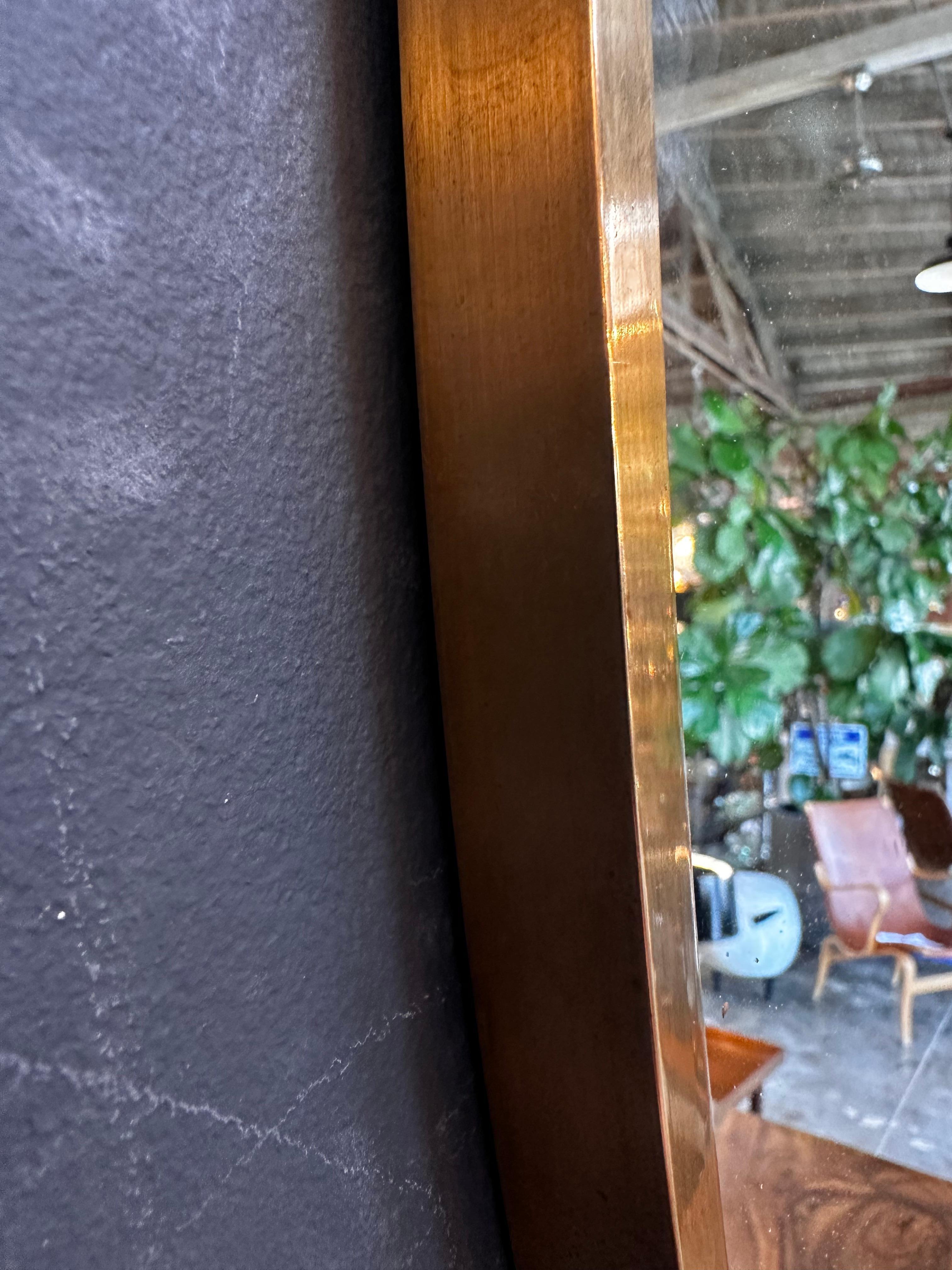 Vintage Italian Oval Brass Wall Mirror 1980s In Good Condition For Sale In Los Angeles, CA
