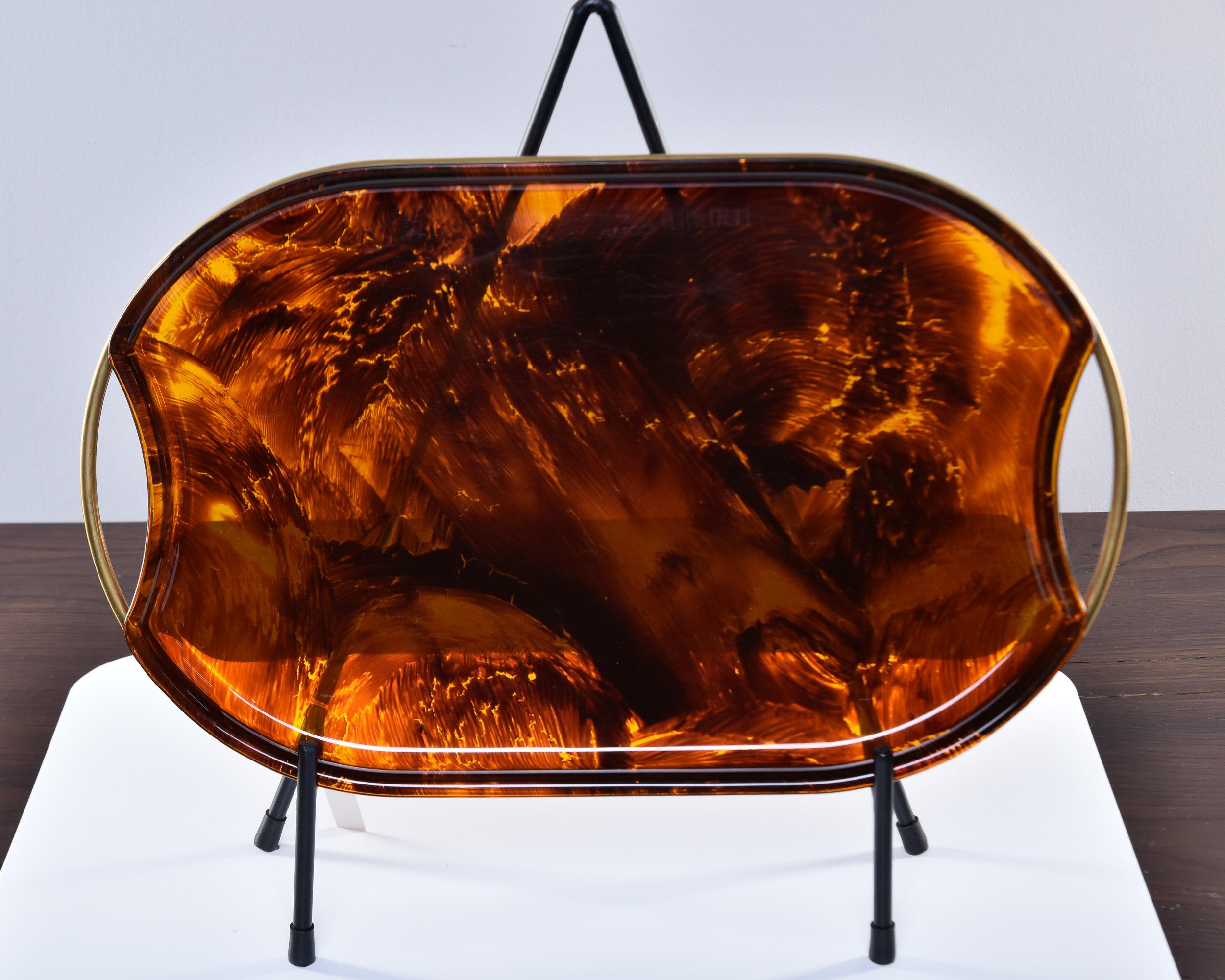 Mid-Century moderno Vassoio ovale italiano vintage in finta tartaruga con finiture in ottone in vendita
