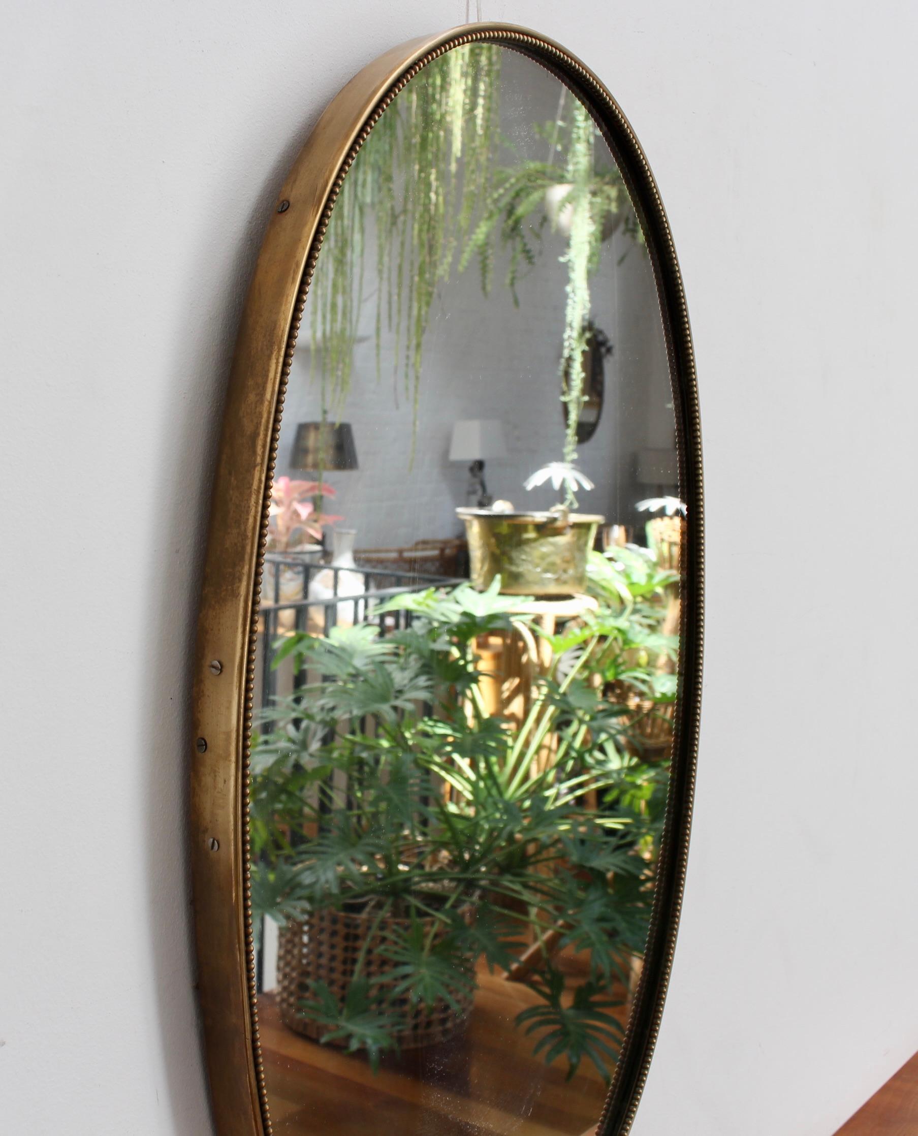 Vintage Italian Oval Wall Mirror with Brass Frame and Beading (circa 1950s) In Good Condition For Sale In London, GB