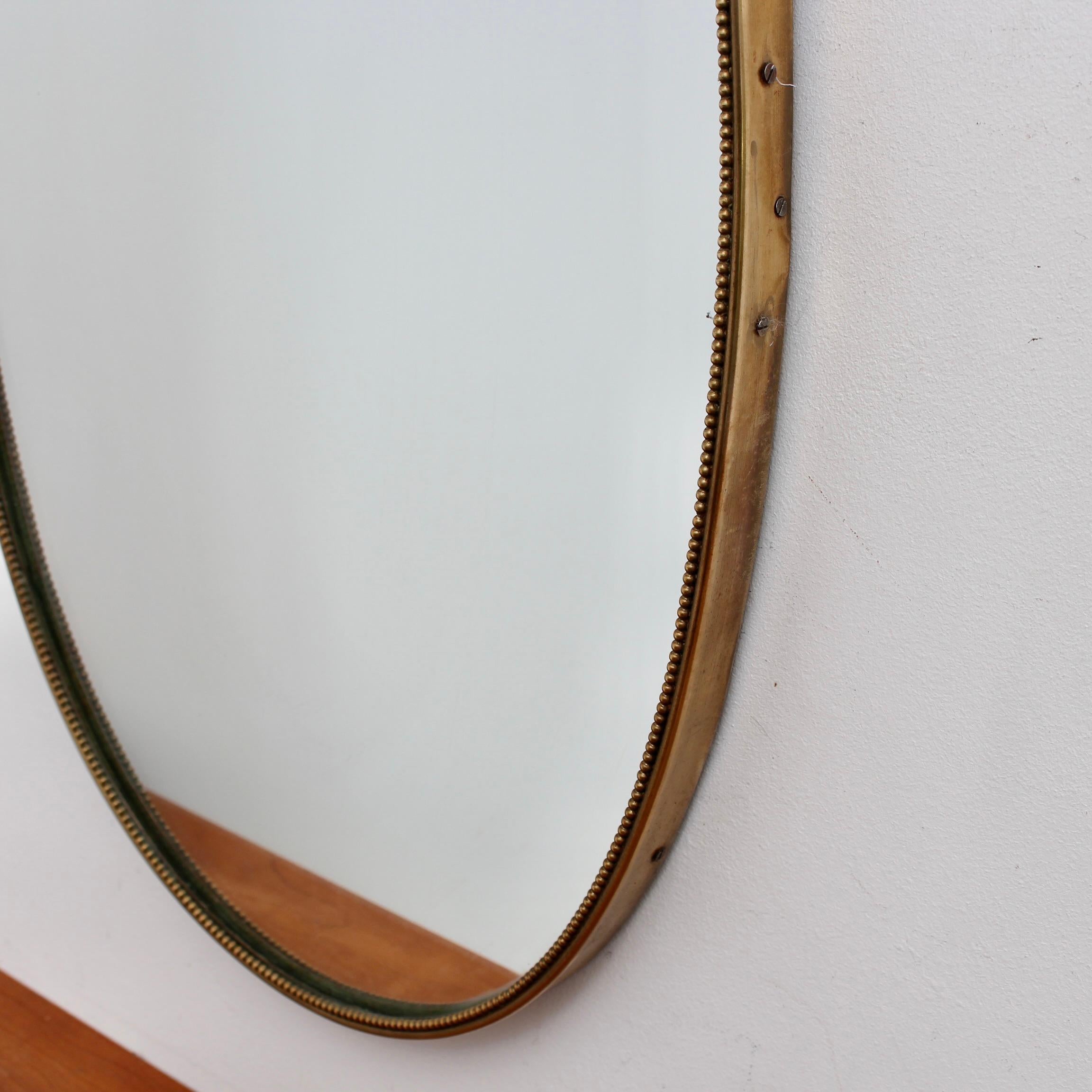 Vintage Italian Oval Wall Mirror with Brass Frame and Beading (circa 1950s) For Sale 3