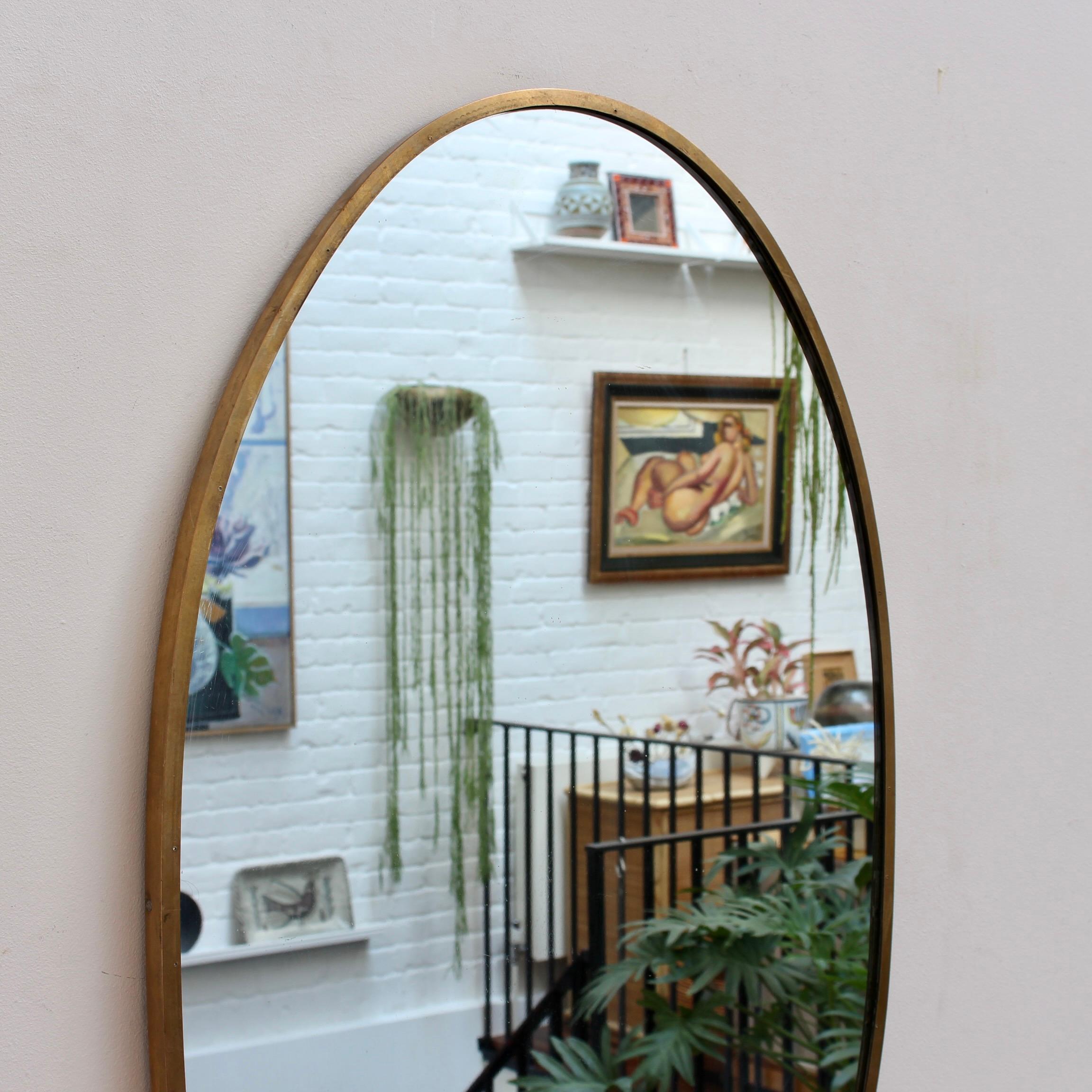 Vintage Italian Oval Wall Mirror with Brass Frame, 'circa 1950s' In Good Condition In London, GB