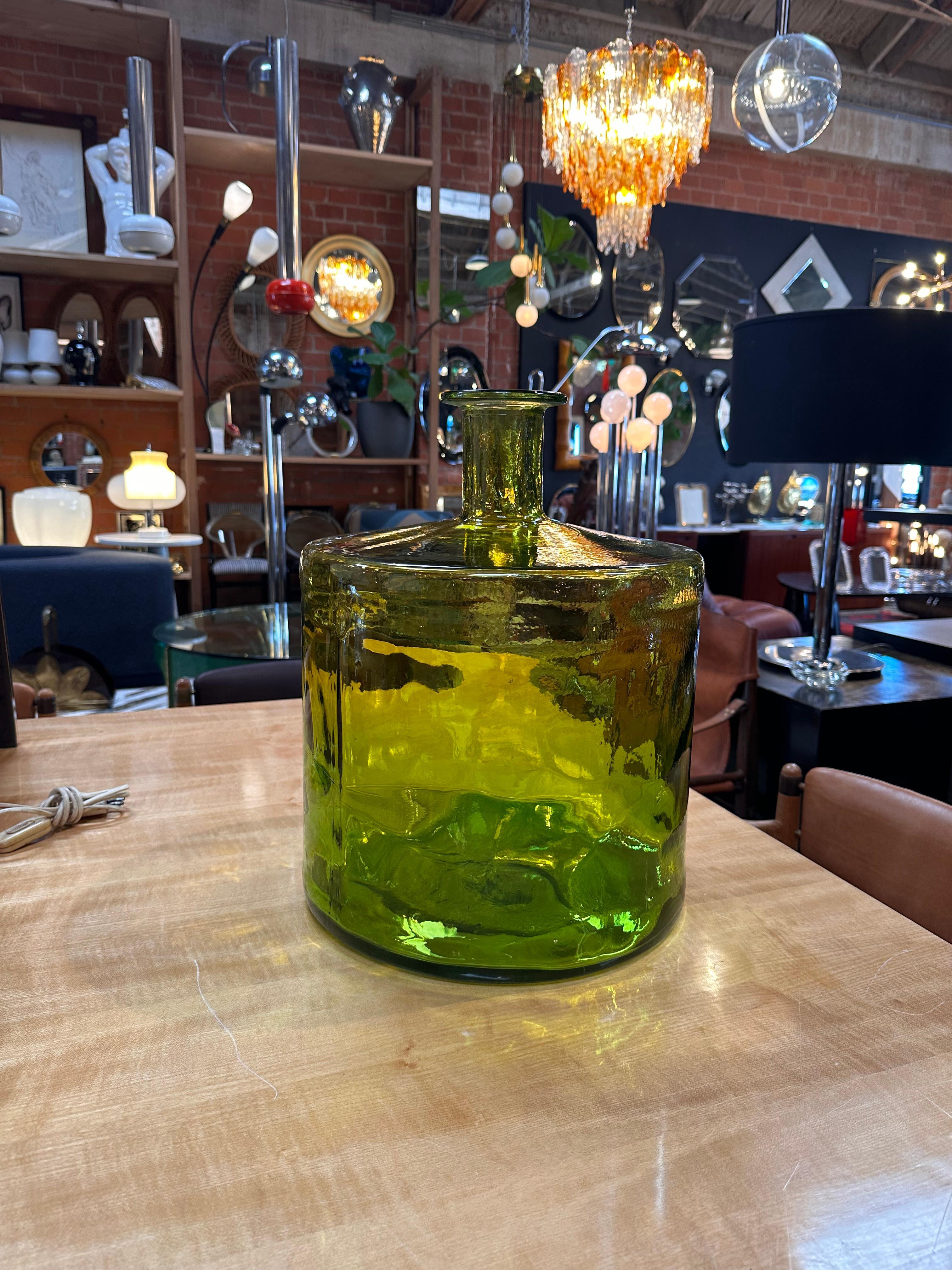 Mid-Century Modern Vase italien surdimensionné vert de Murano, années 1980 en vente