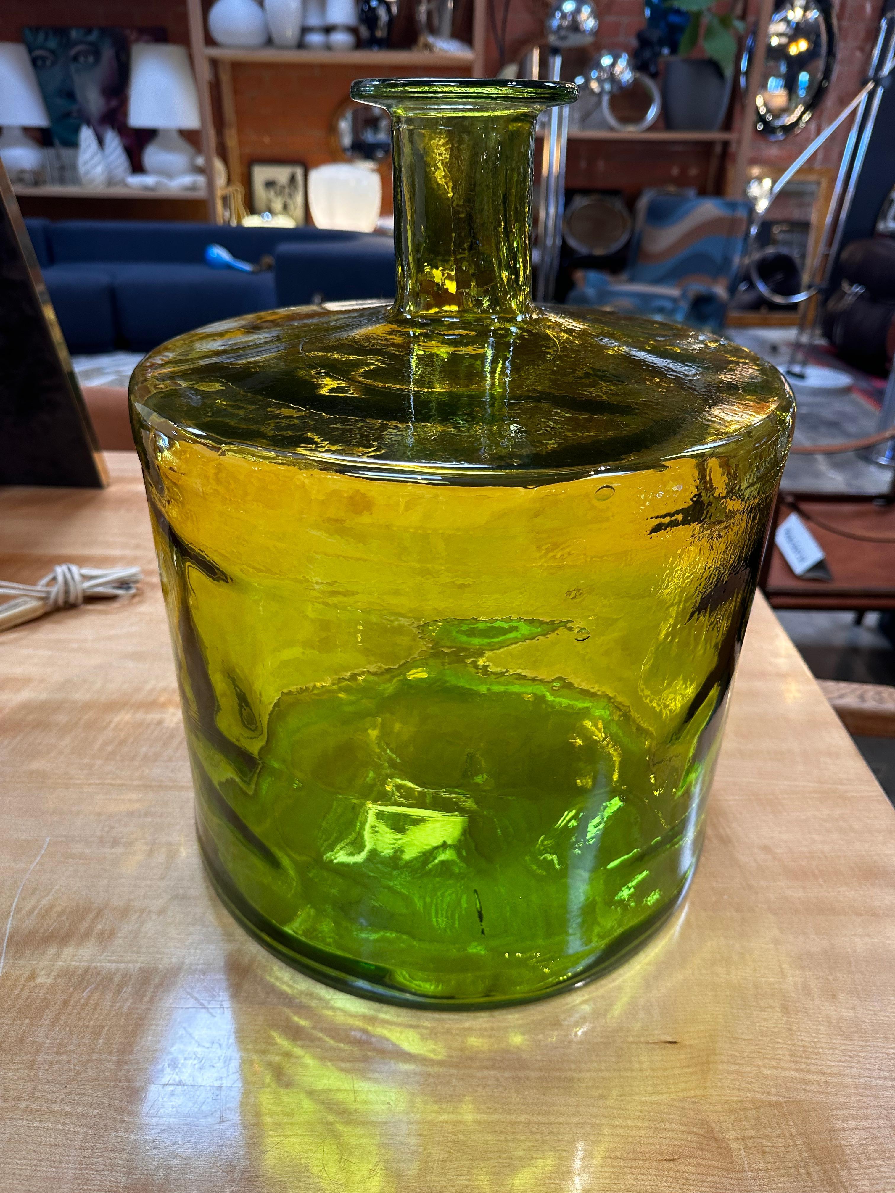 Vintage Italian Oversize Murano Green Vase 1980s In Good Condition For Sale In Los Angeles, CA