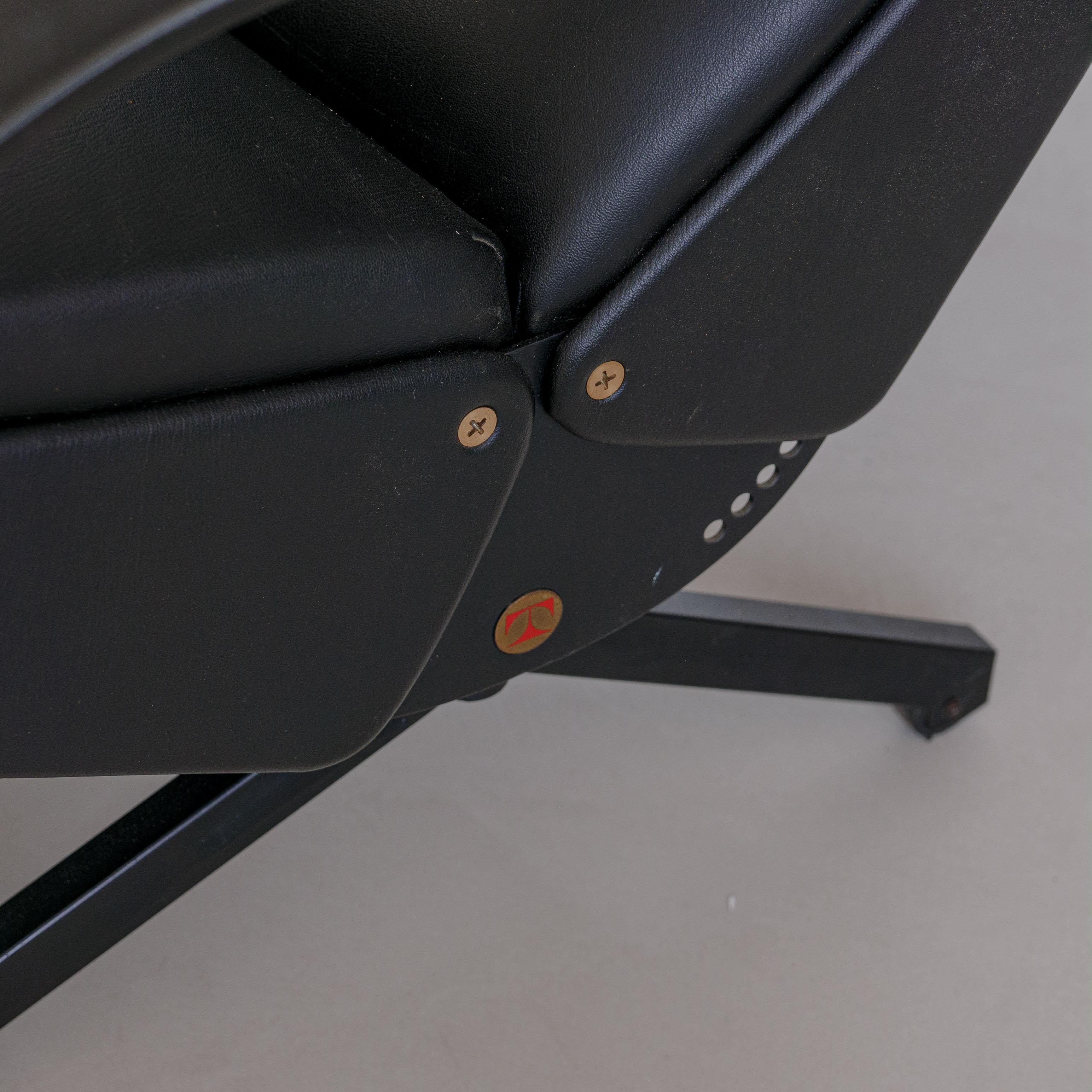 Metal Vintage Italian P40 Lounge Chair by Osvaldo Borsani for Tecno, Black Leather For Sale