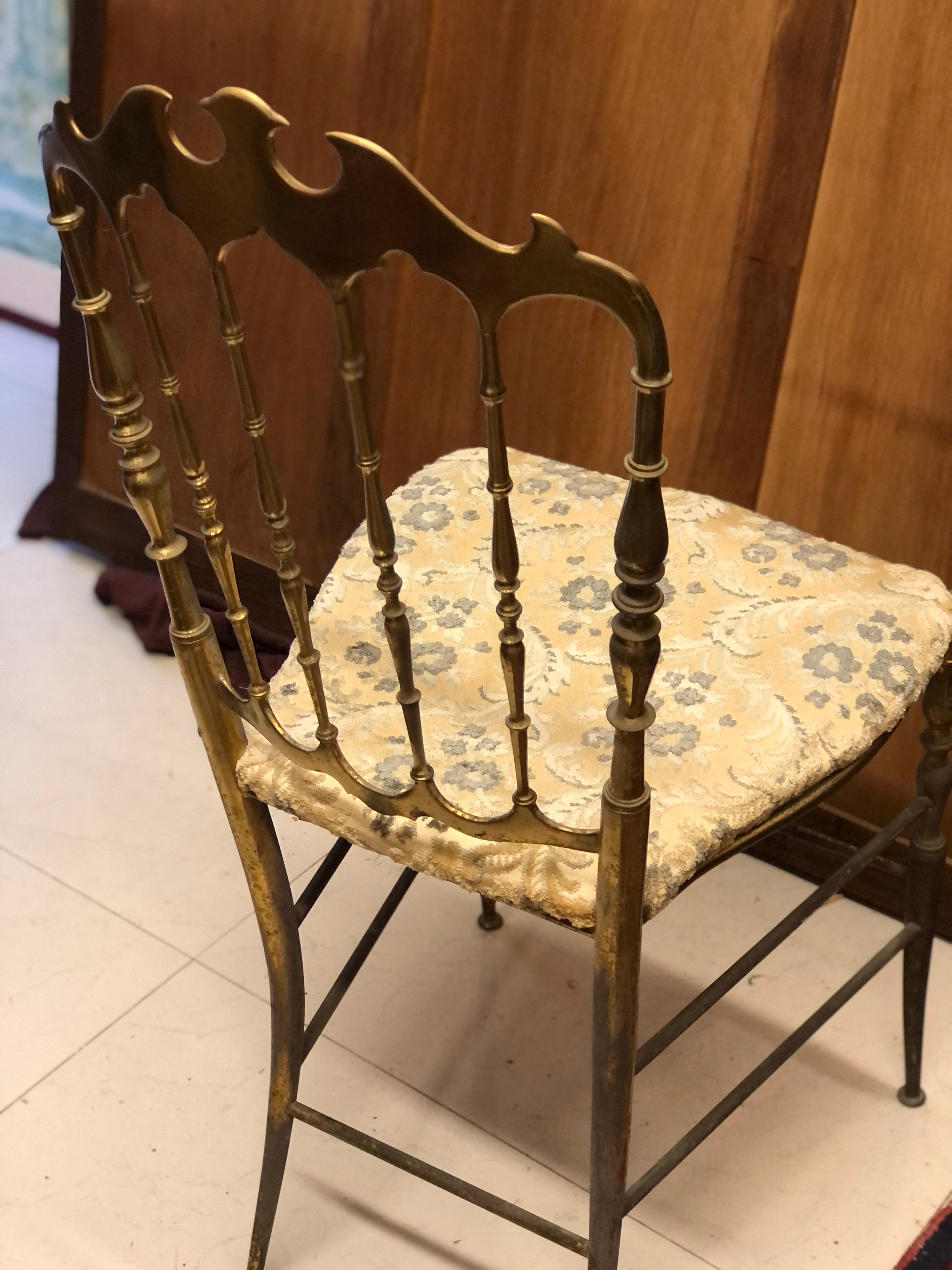 20ième siècle Paire de chaises de salle de bal italiennes Chiavari vintage en laiton en vente