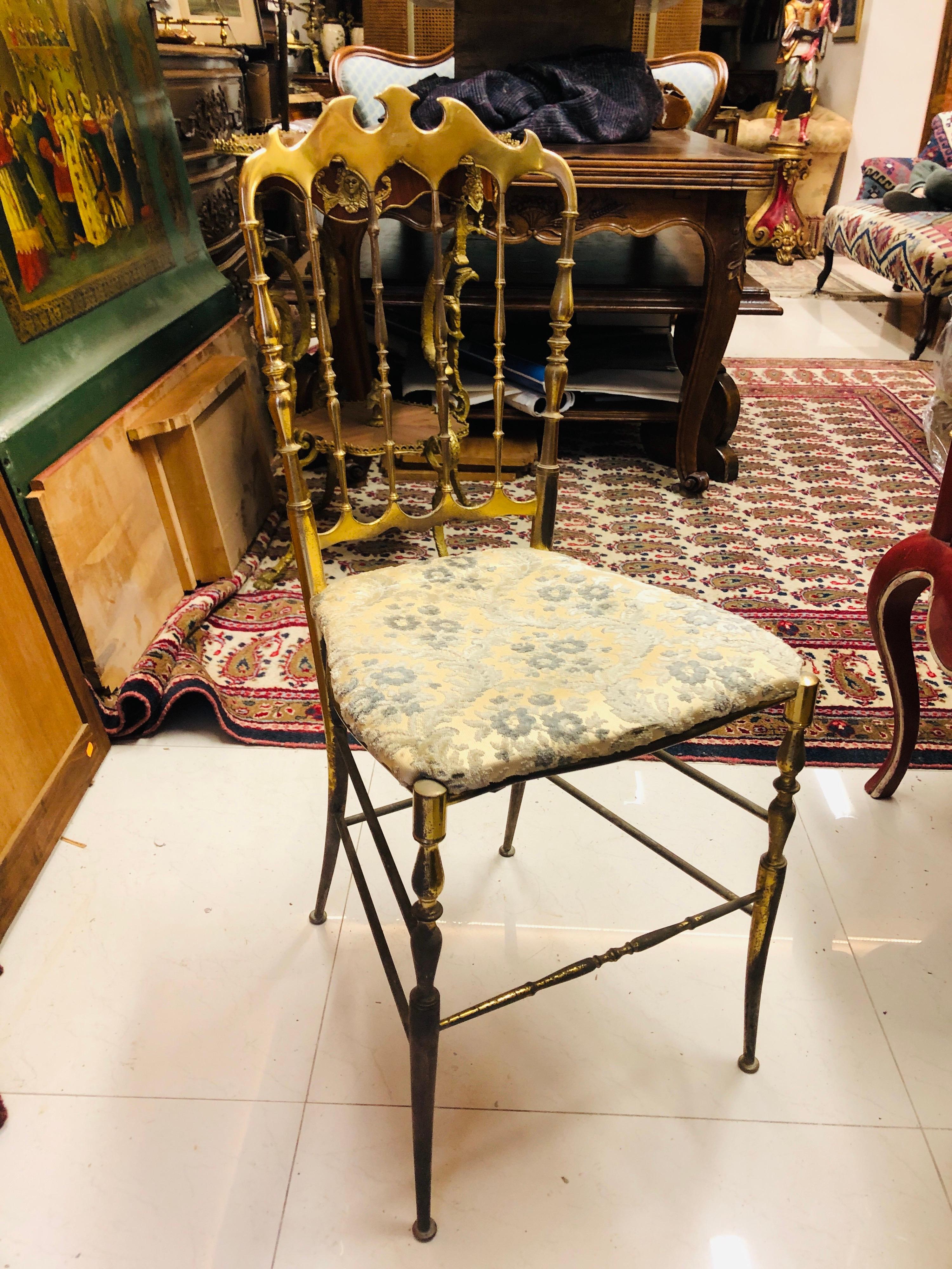 20th Century Vintage Italian Pair of Brass Chiavari Balroom Chairs For Sale