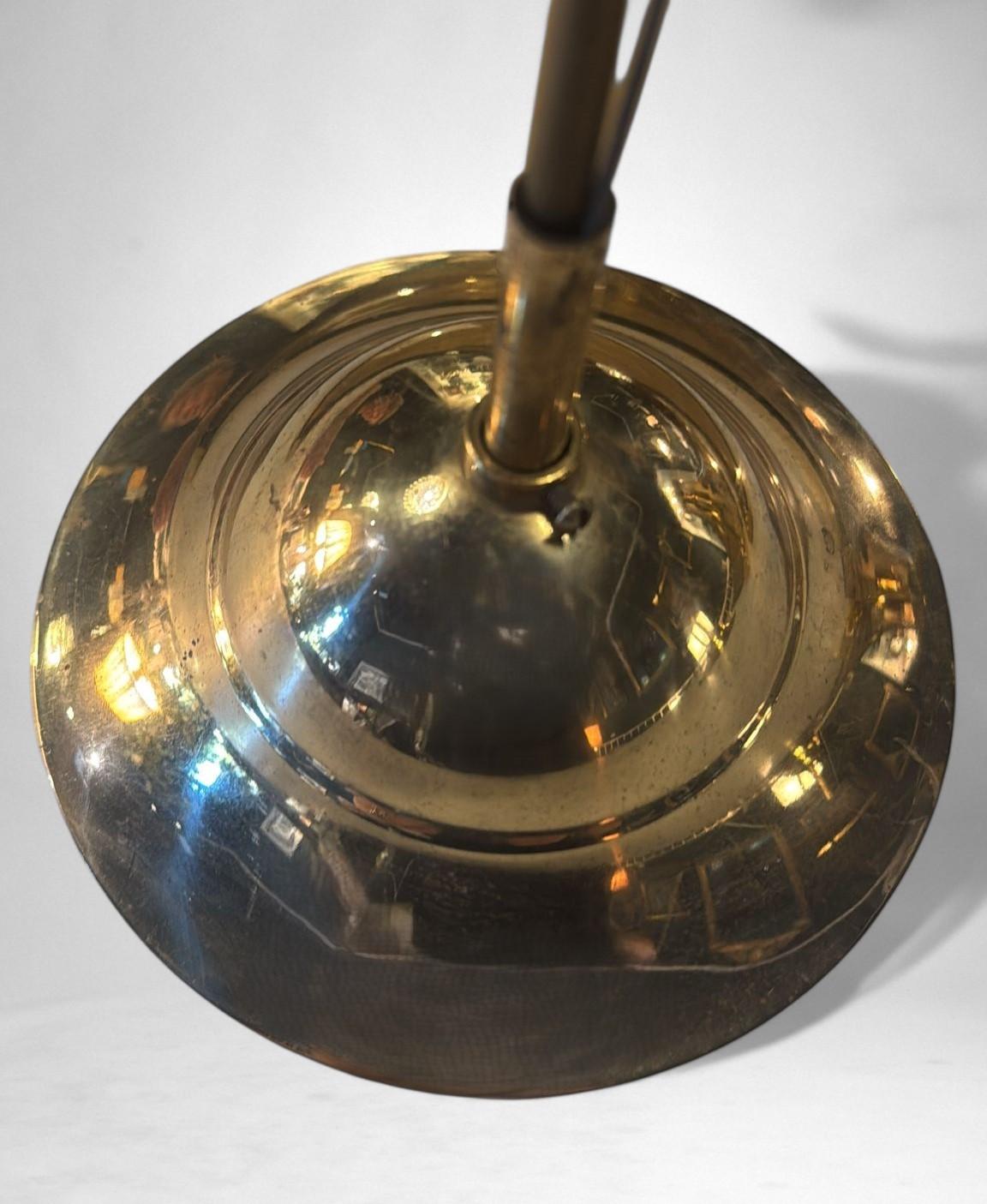 Vintage Italian Coppia di lampadari italiani in vetro fumé e ottone in vendita 8