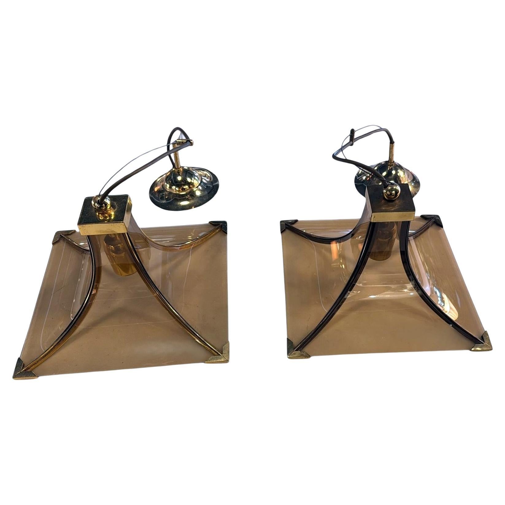 Vintage Italian Coppia di lampadari italiani in vetro fumé e ottone in vendita