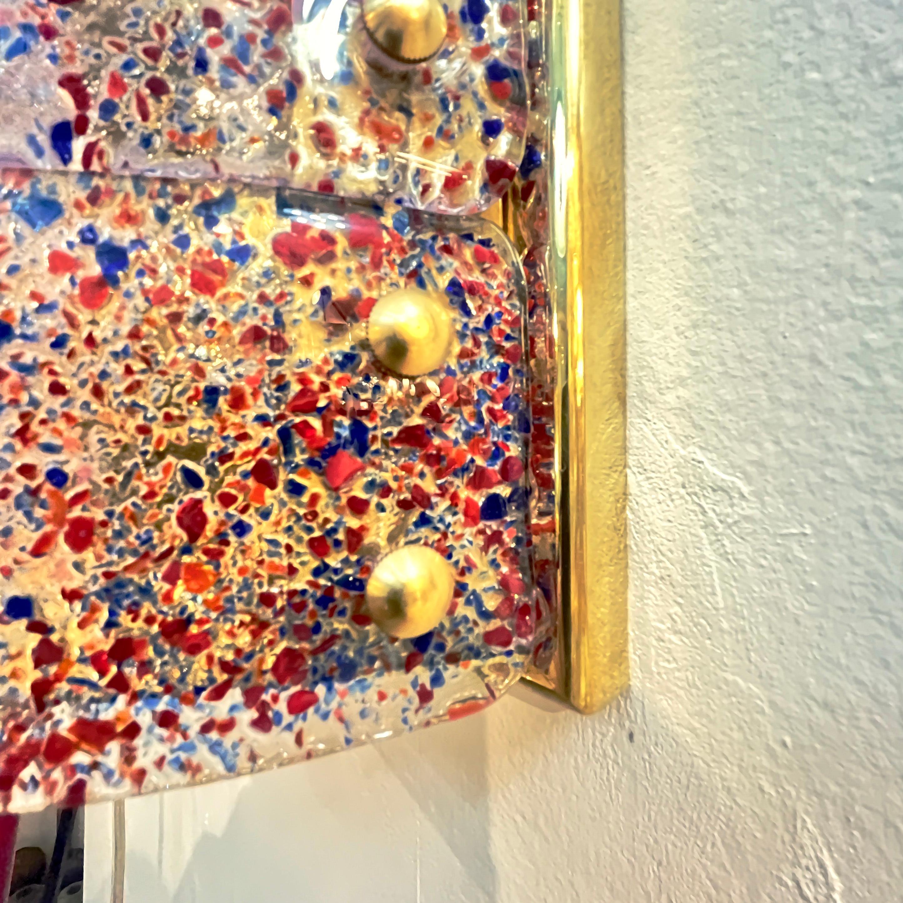 Vintage Italian Glass Coppia di scensori in ottone con motivi policromi in vetro di Murano in vendita 2