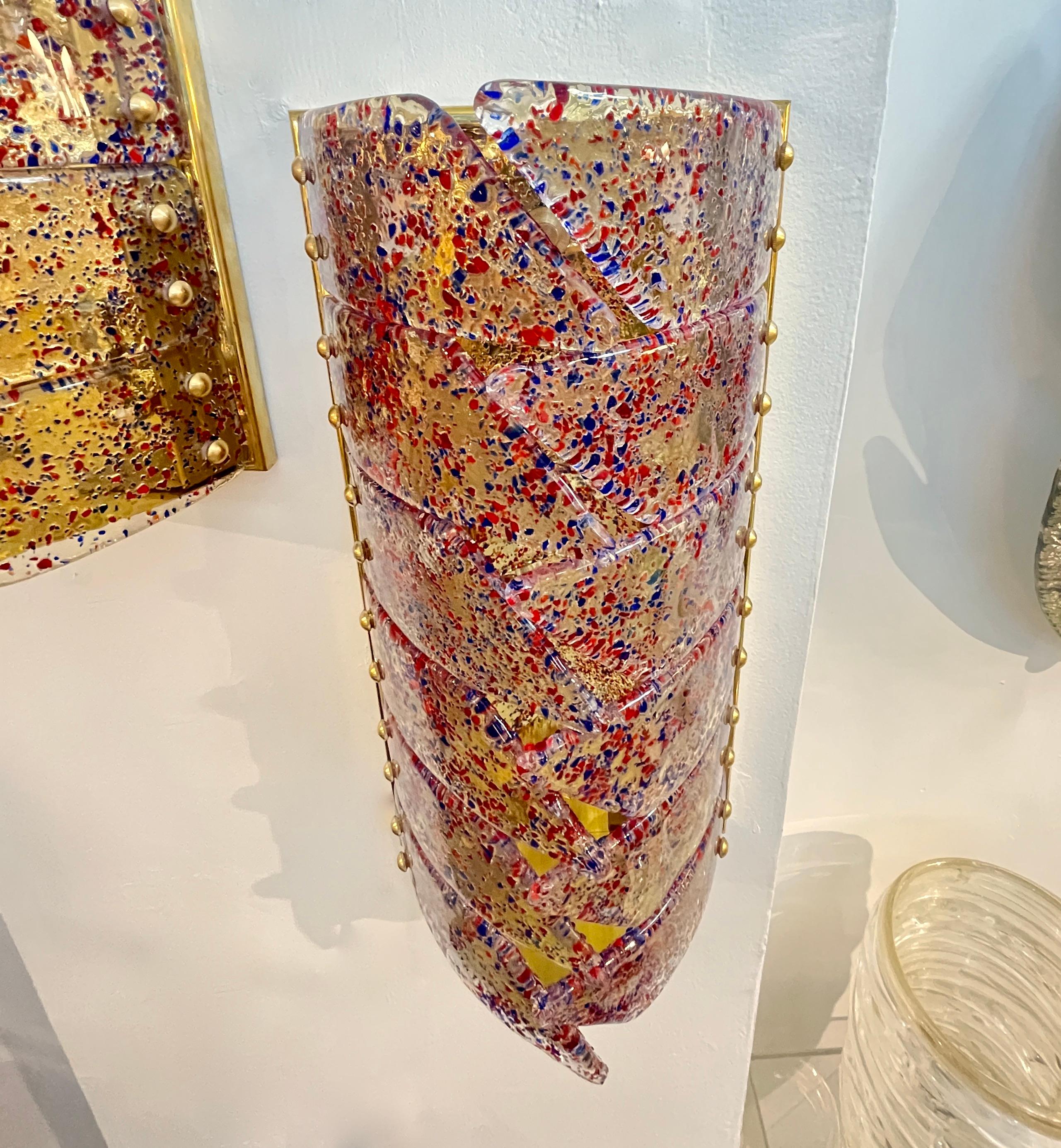 Vintage Italian Glass Coppia di scensori in ottone con motivi policromi in vetro di Murano in vendita 3