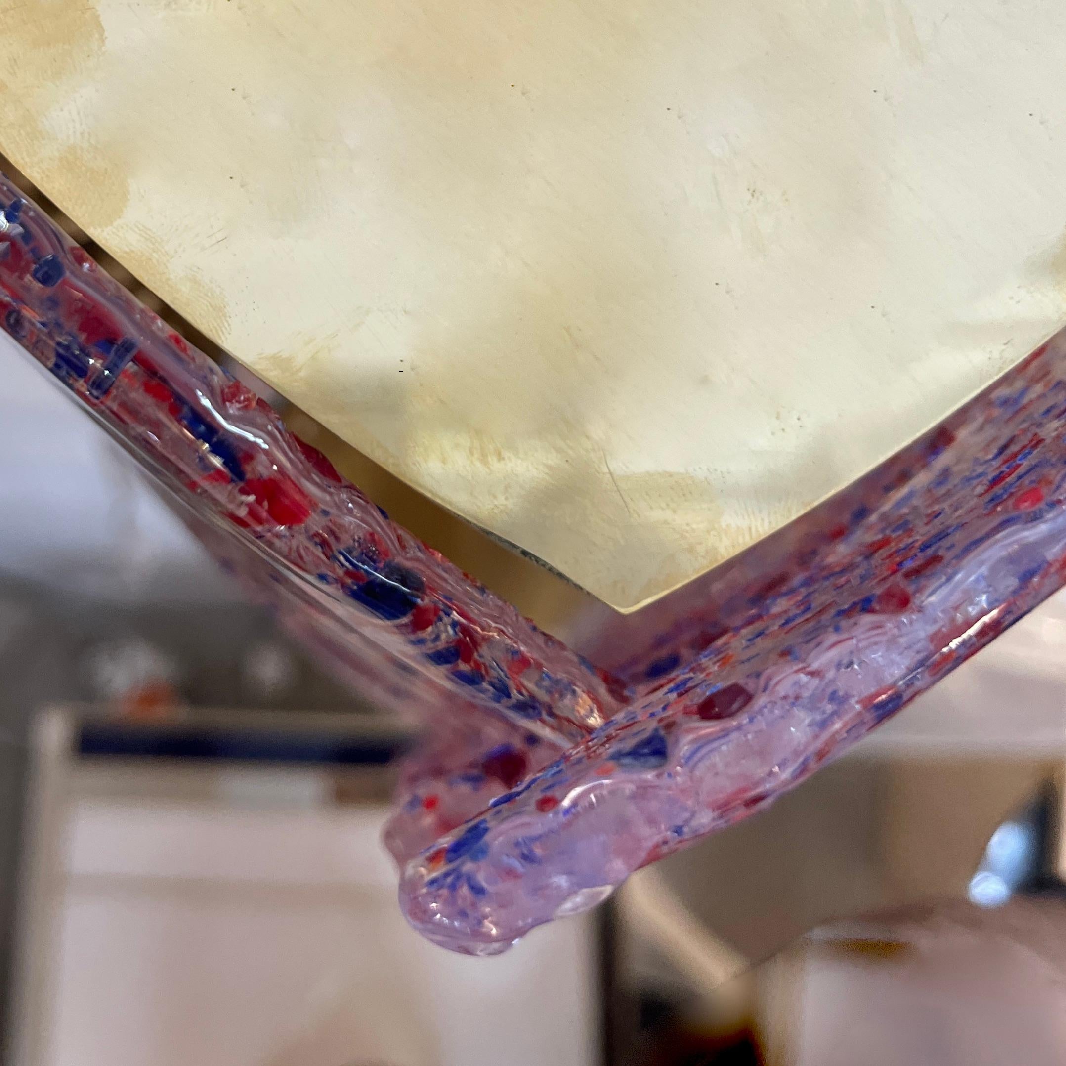 Fine XX secolo Vintage Italian Glass Coppia di scensori in ottone con motivi policromi in vetro di Murano in vendita