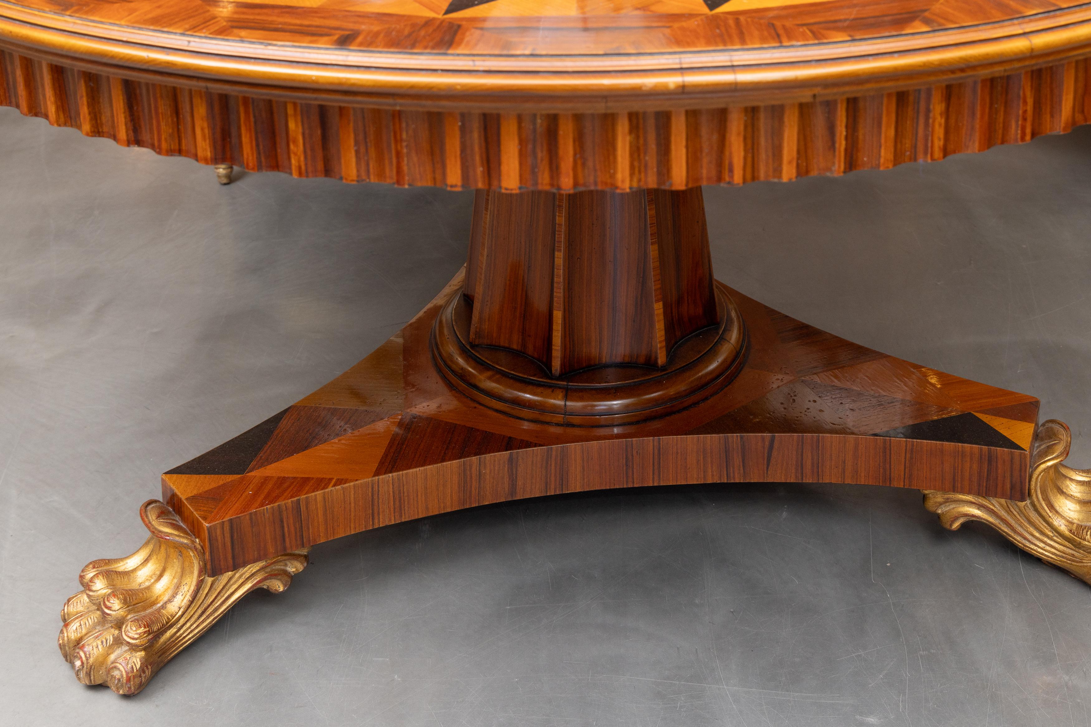 Mesa central de parquet italiano vintage Hecho a mano en venta