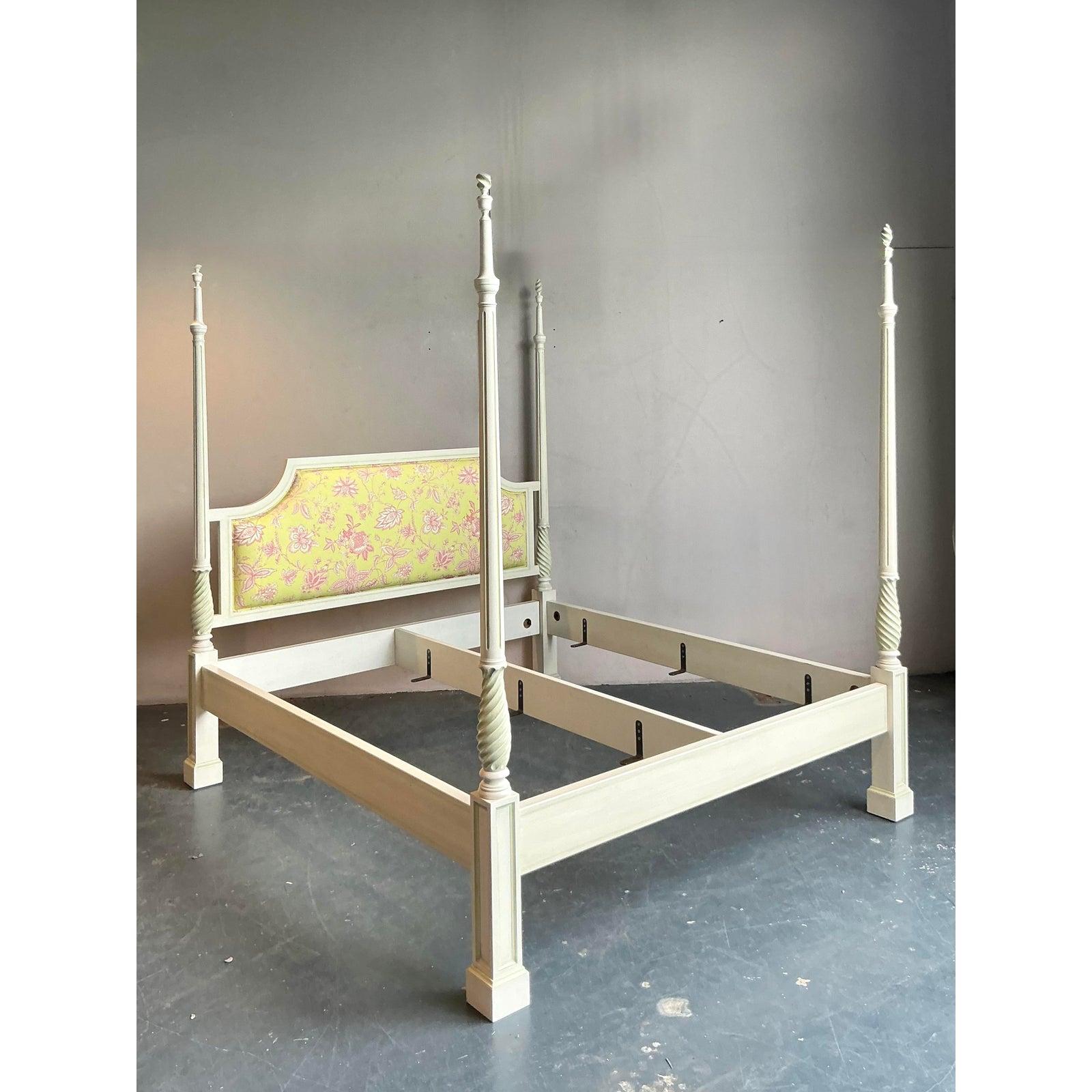 Vintage Italian Patina Turned Wood Poster Bed In Good Condition For Sale In West Palm Beach, FL