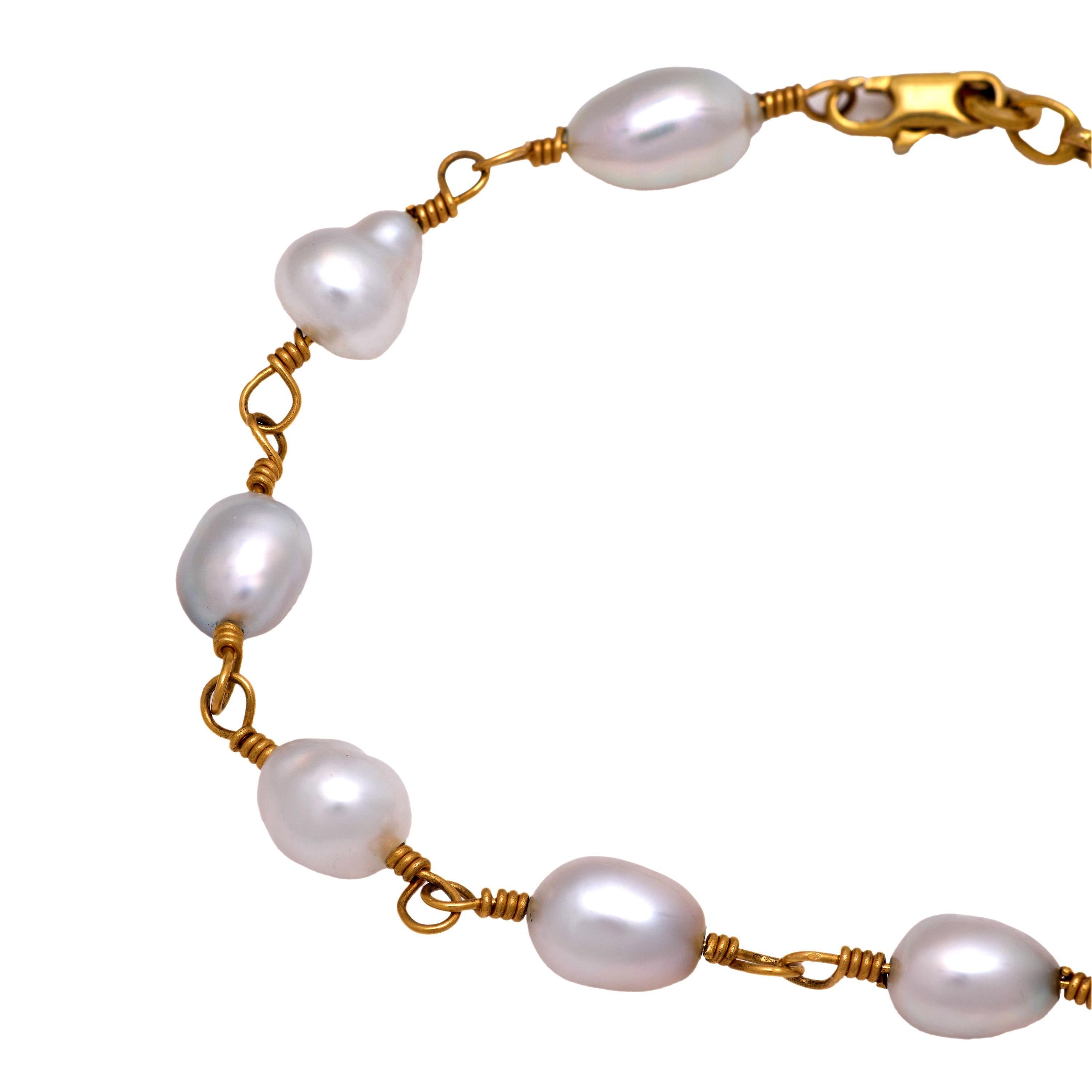 Taille ronde Vintage Italian pearl 14k yellow gold bracelet en vente