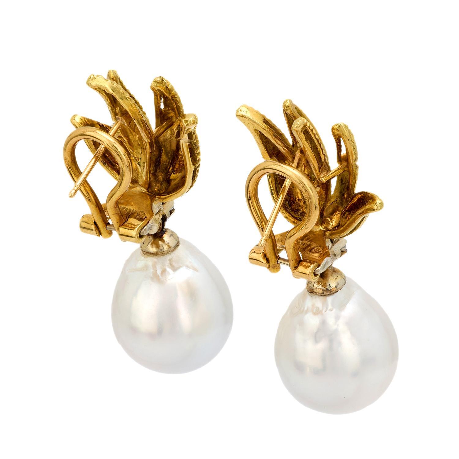 Vintage Italian pearl diamond 18k yellow gold earrings In Good Condition For Sale In Beverly Hills, CA