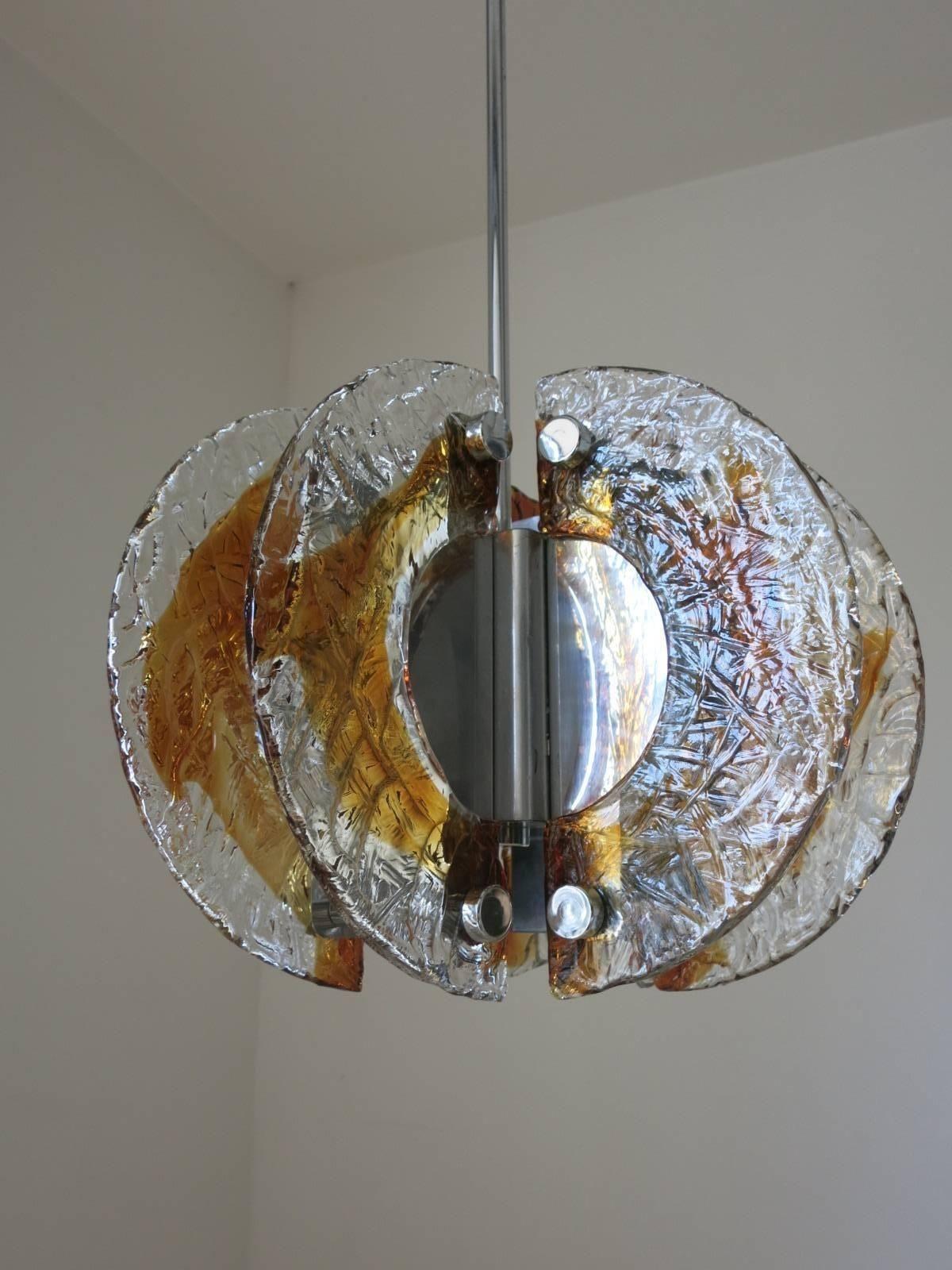 Lampe à suspension italienne vintage avec verre de Murano transparent et ambré par Mazzega Bon état - En vente à Los Angeles, CA