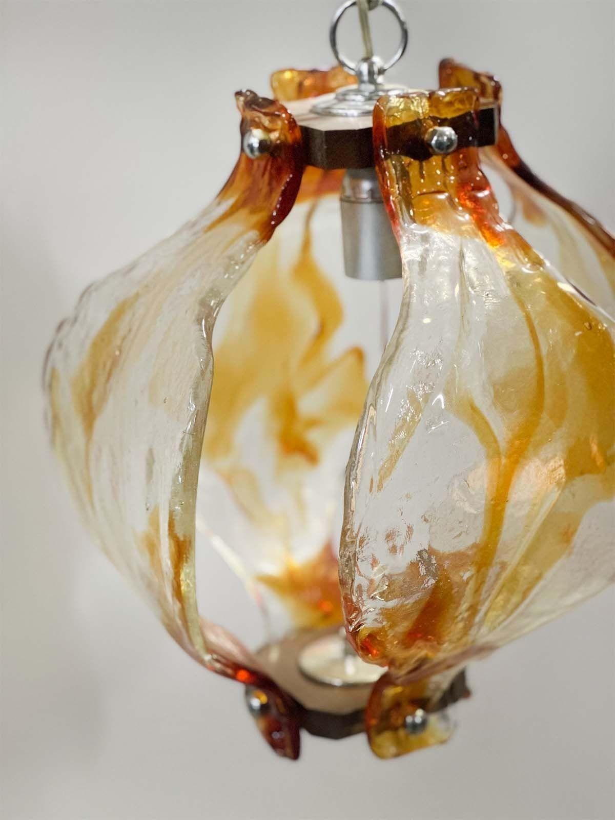 Lampe à suspension italienne vintage avec verre de Murano transparent et ambré par Mazzega Bon état - En vente à Los Angeles, CA